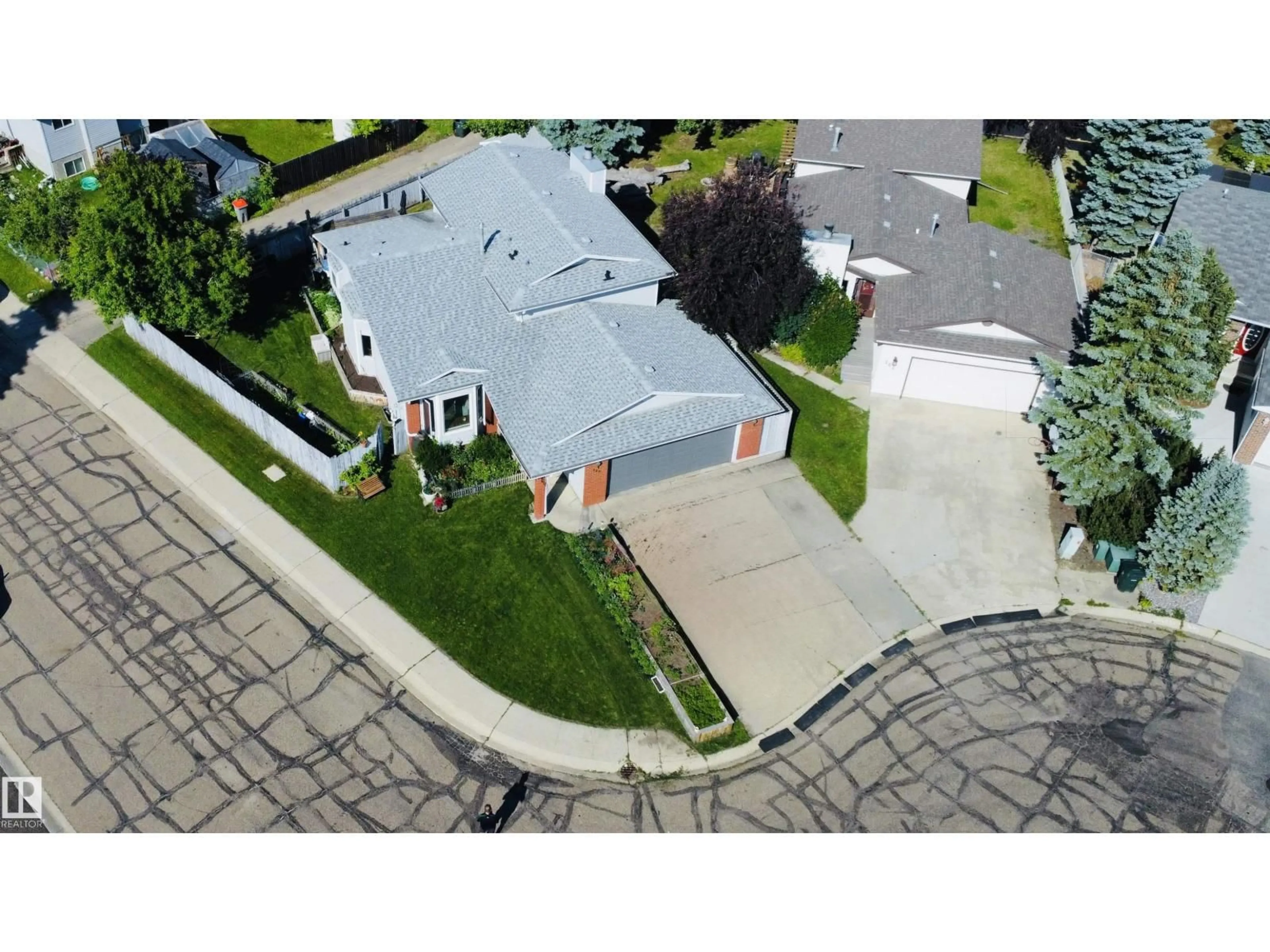A pic from outside/outdoor area/front of a property/back of a property/a pic from drone, street for 160 ST. ANDREWS DR, Stony Plain Alberta T7Z1K9