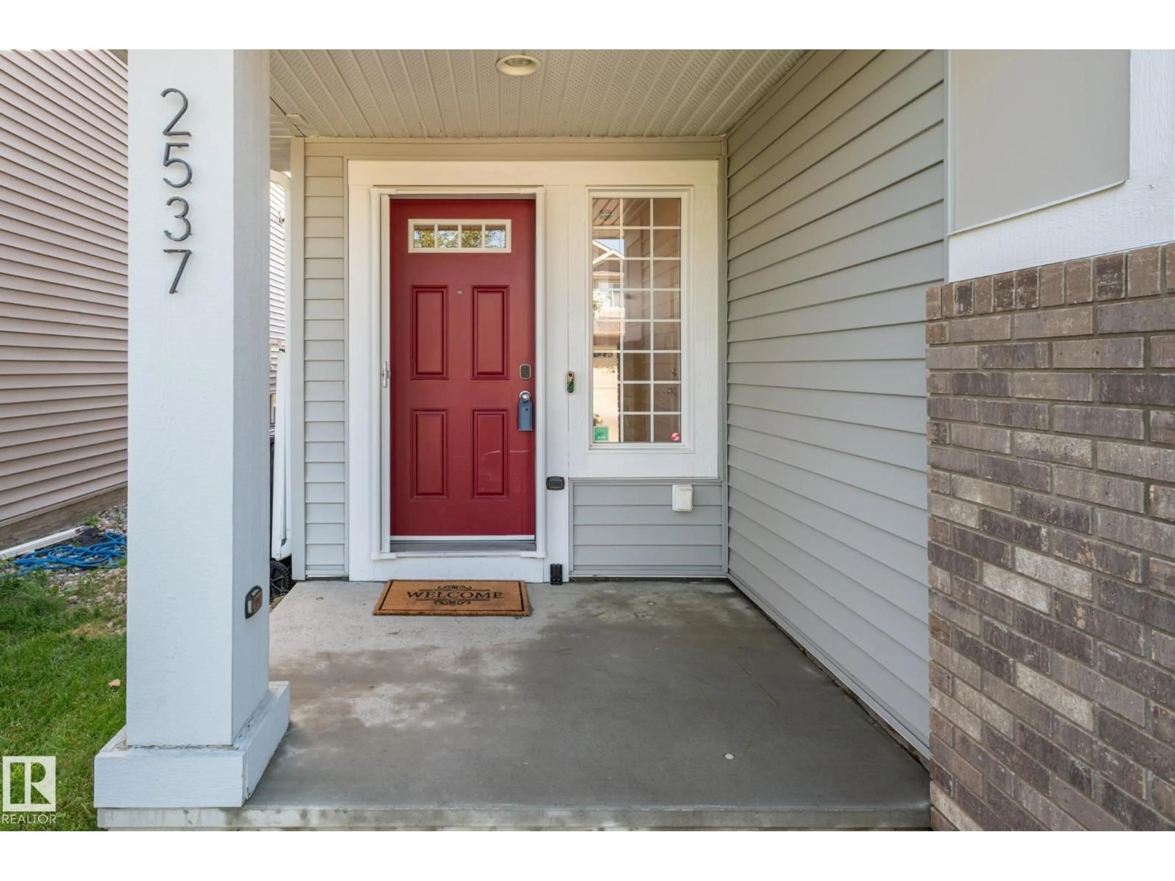 Indoor entryway for 2537 COUGHLAN RD, Edmonton Alberta T6R2X8