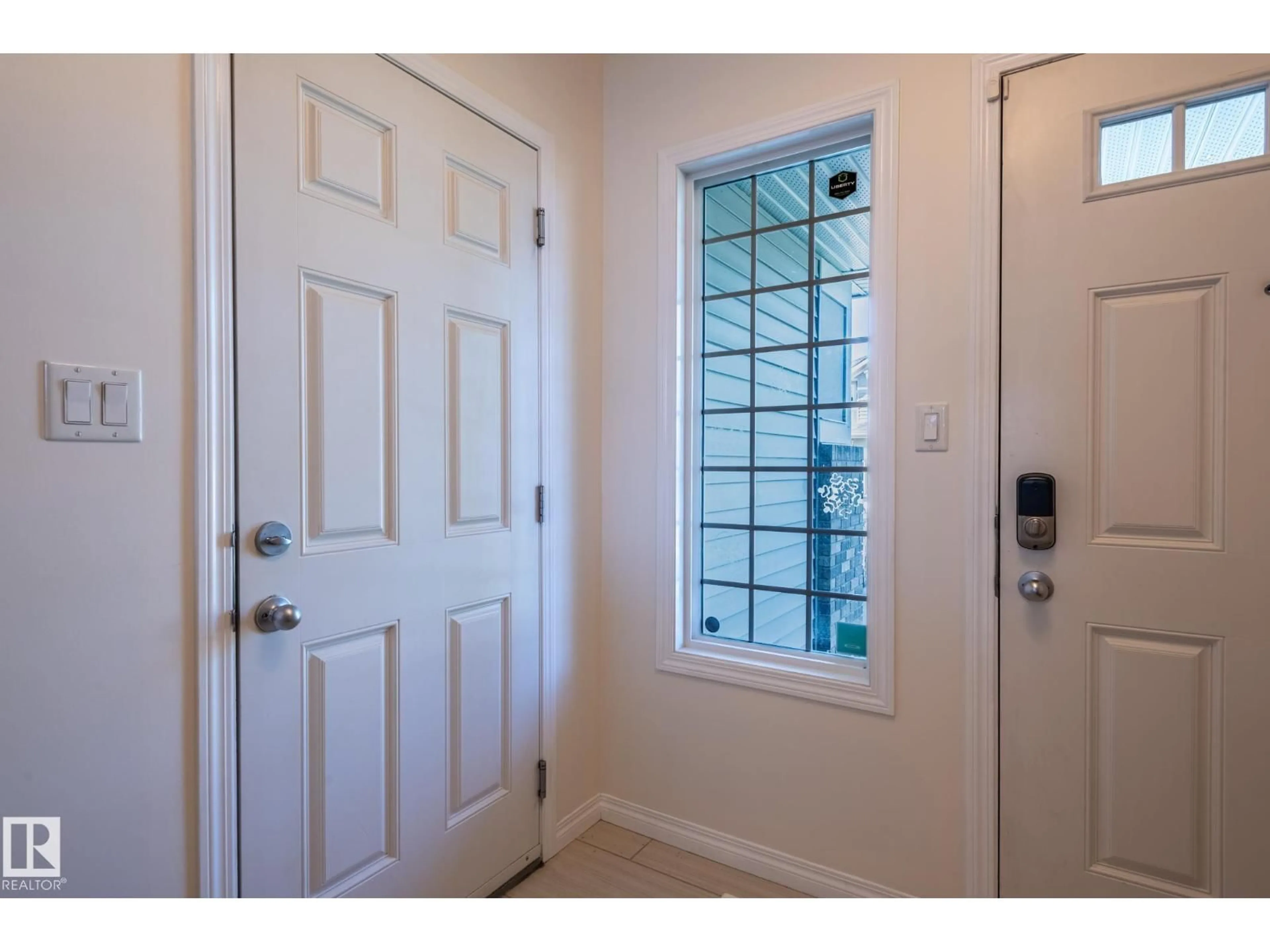 Indoor entryway for 2537 COUGHLAN RD, Edmonton Alberta T6R2X8