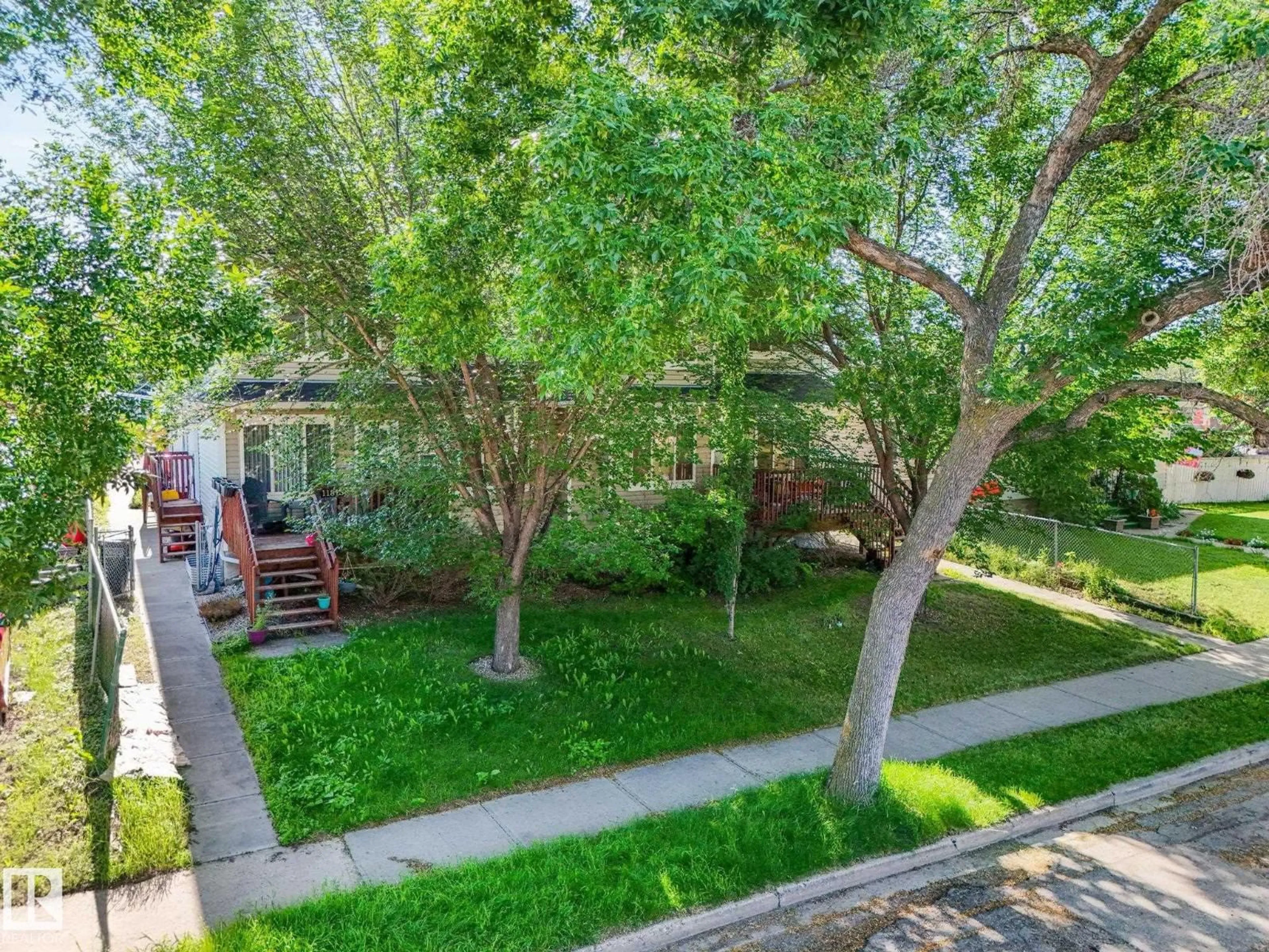A pic from outside/outdoor area/front of a property/back of a property/a pic from drone, street for #4 - 11813 43 ST NW, Edmonton Alberta T5W2P3