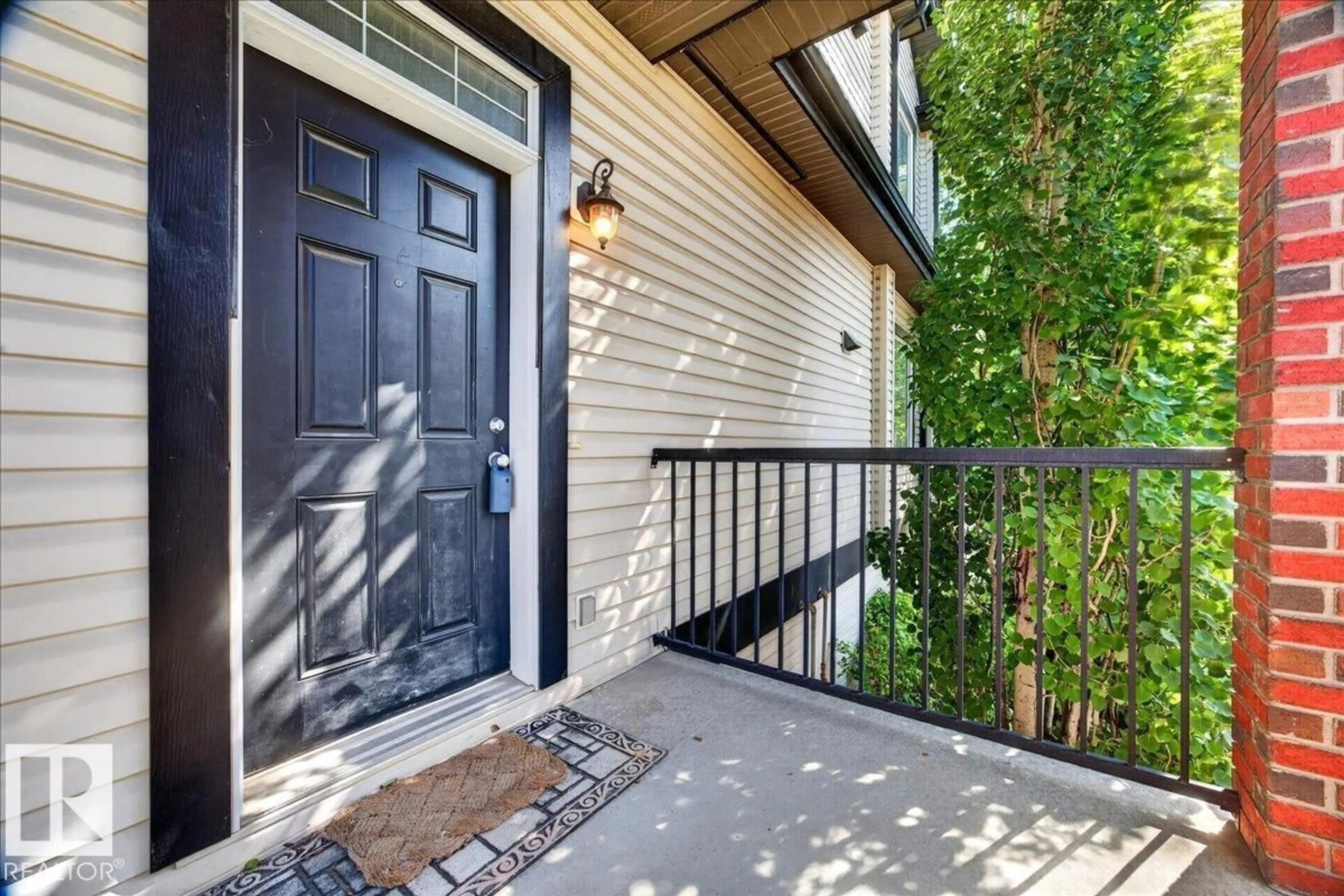 Indoor entryway for 4821 - 20 TERWILLEGAR CM NW, Edmonton Alberta T6R0C5