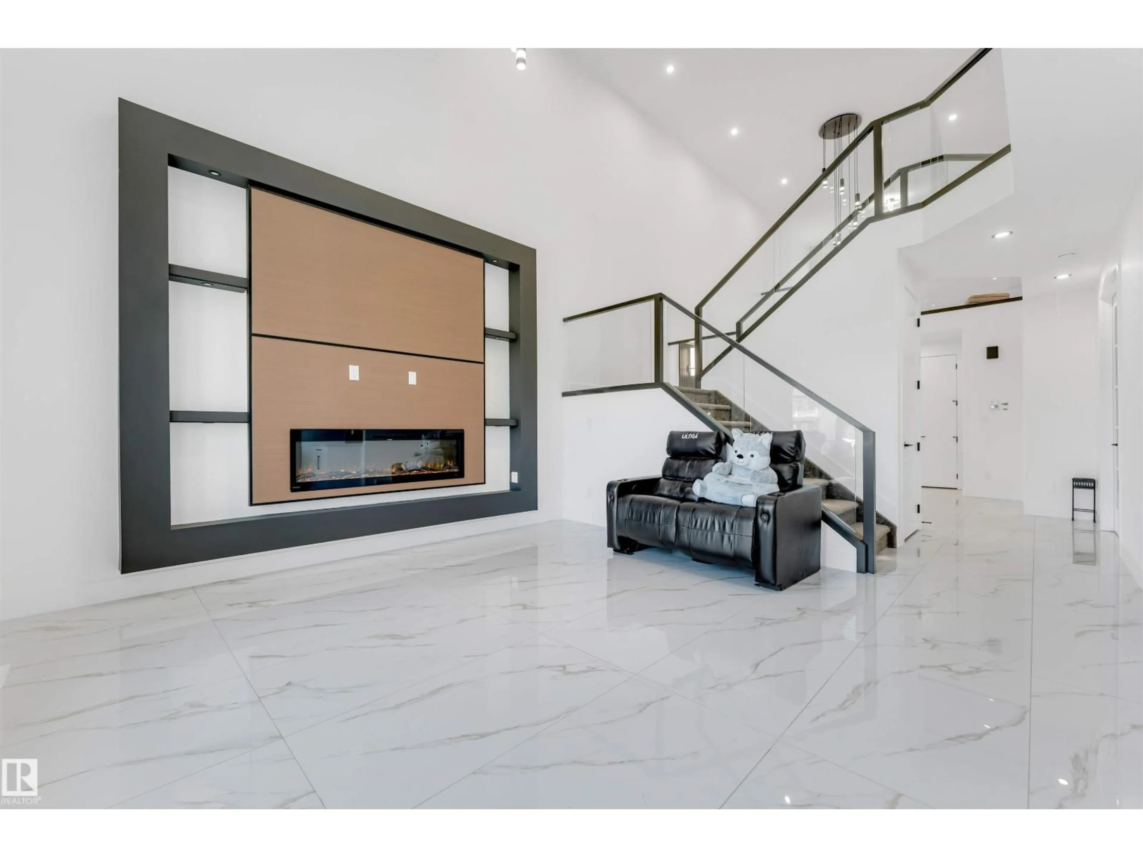 Indoor foyer for NE - 2734 64 AVE, Rural Leduc County Alberta T4X0H6