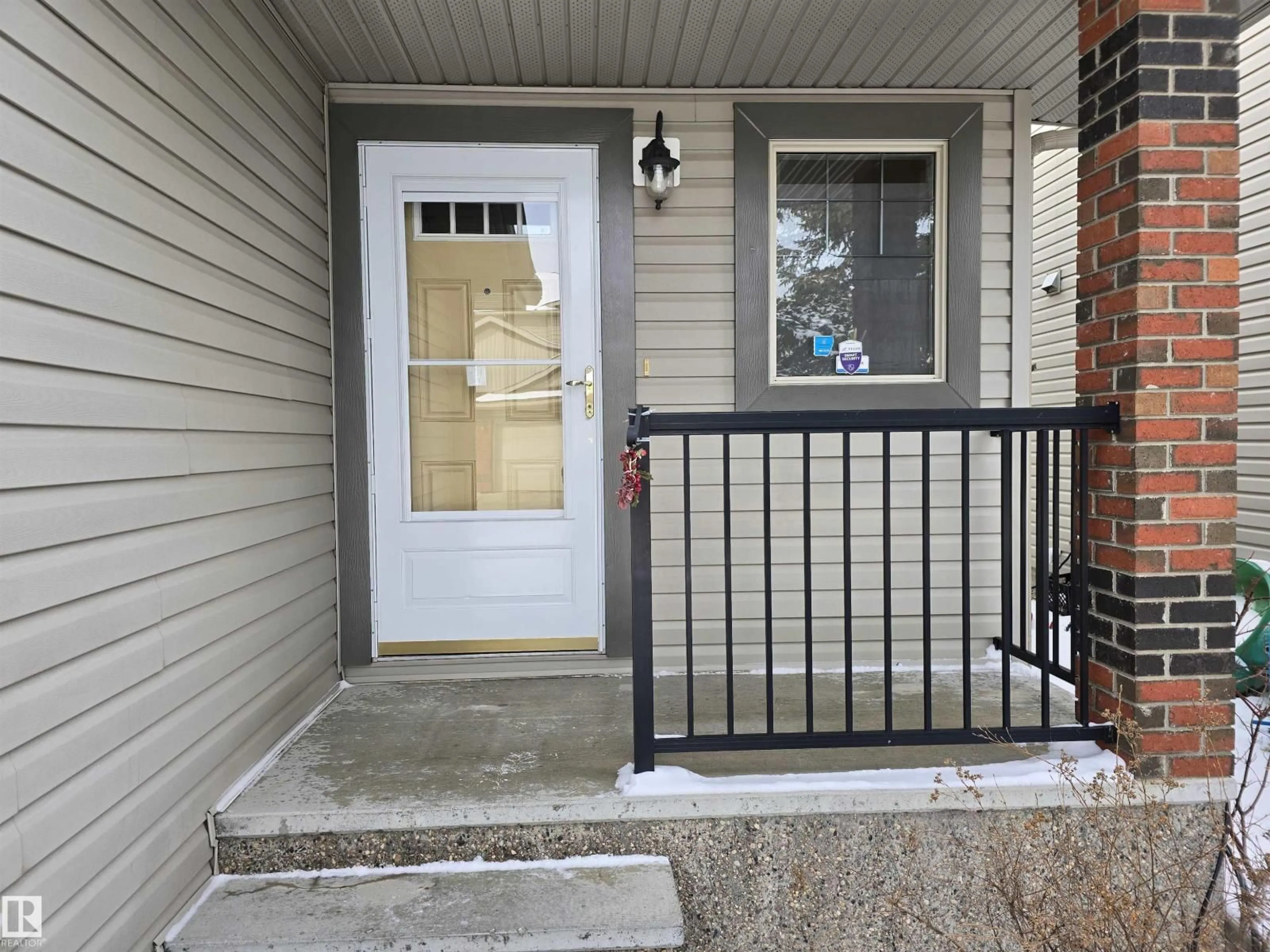 Indoor entryway for 60 1128 156 ST NW, Edmonton Alberta T6R0C9