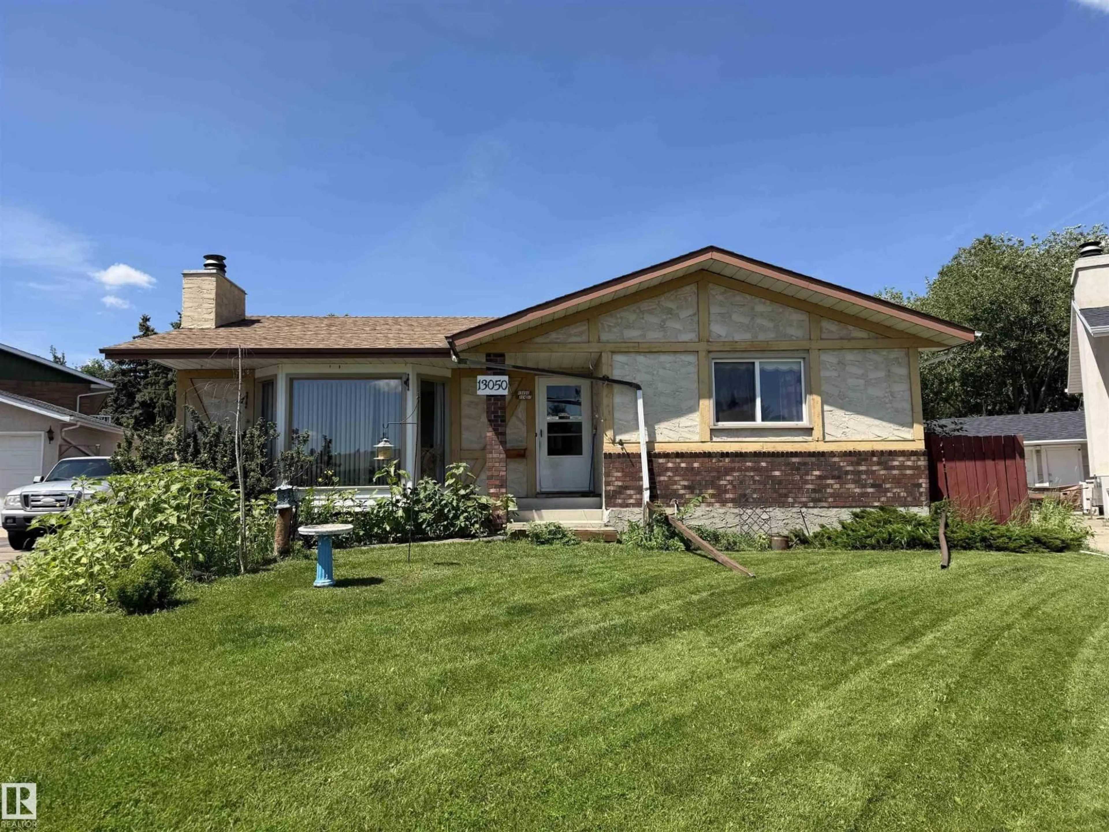 A pic from outside/outdoor area/front of a property/back of a property/a pic from drone, street for NW - 13050 32A ST, Edmonton Alberta T5A3E5