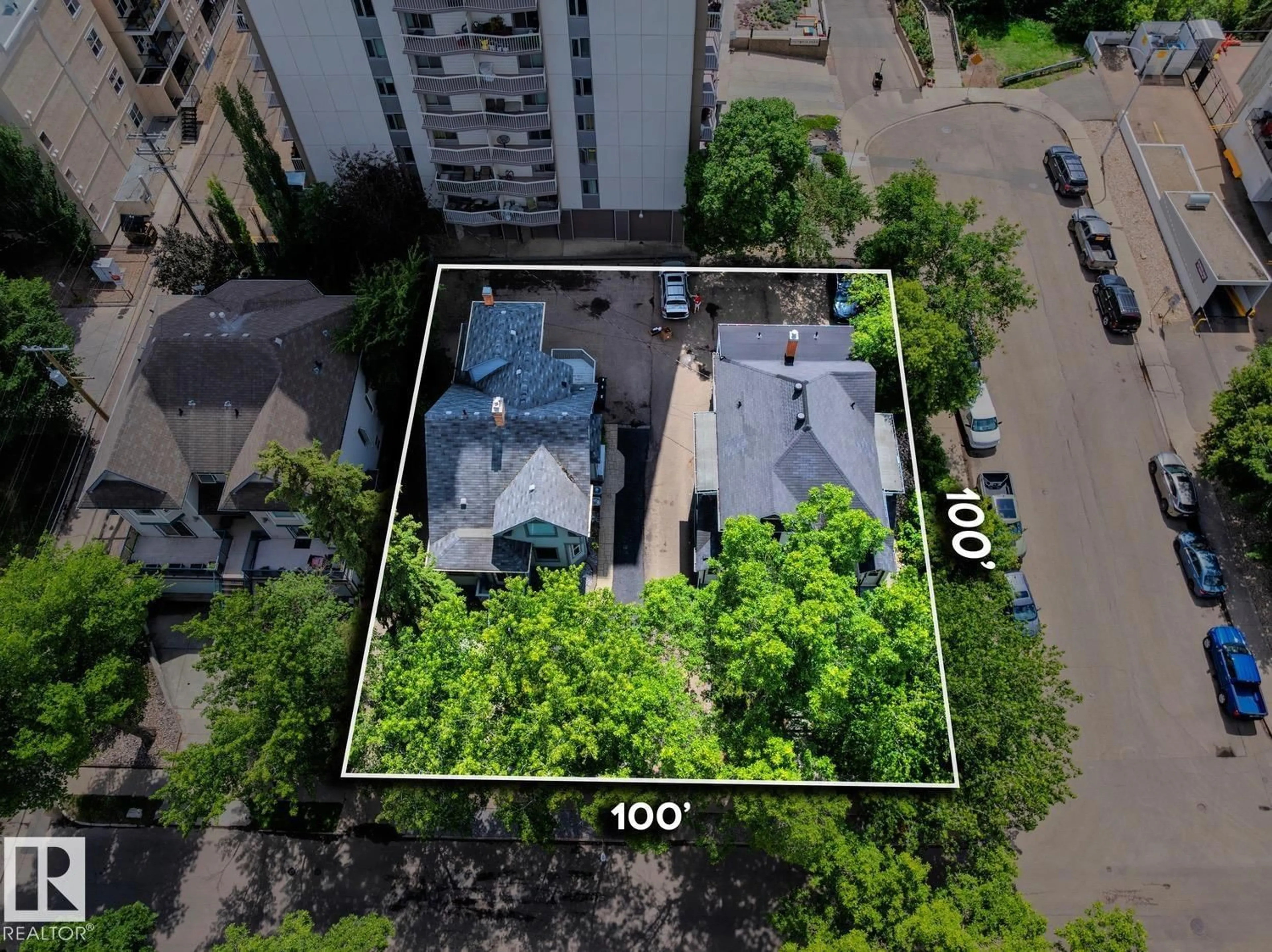 A pic from outside/outdoor area/front of a property/back of a property/a pic from drone, city buildings view from balcony for NW - 11223 99 AV, Edmonton Alberta T5K0G9