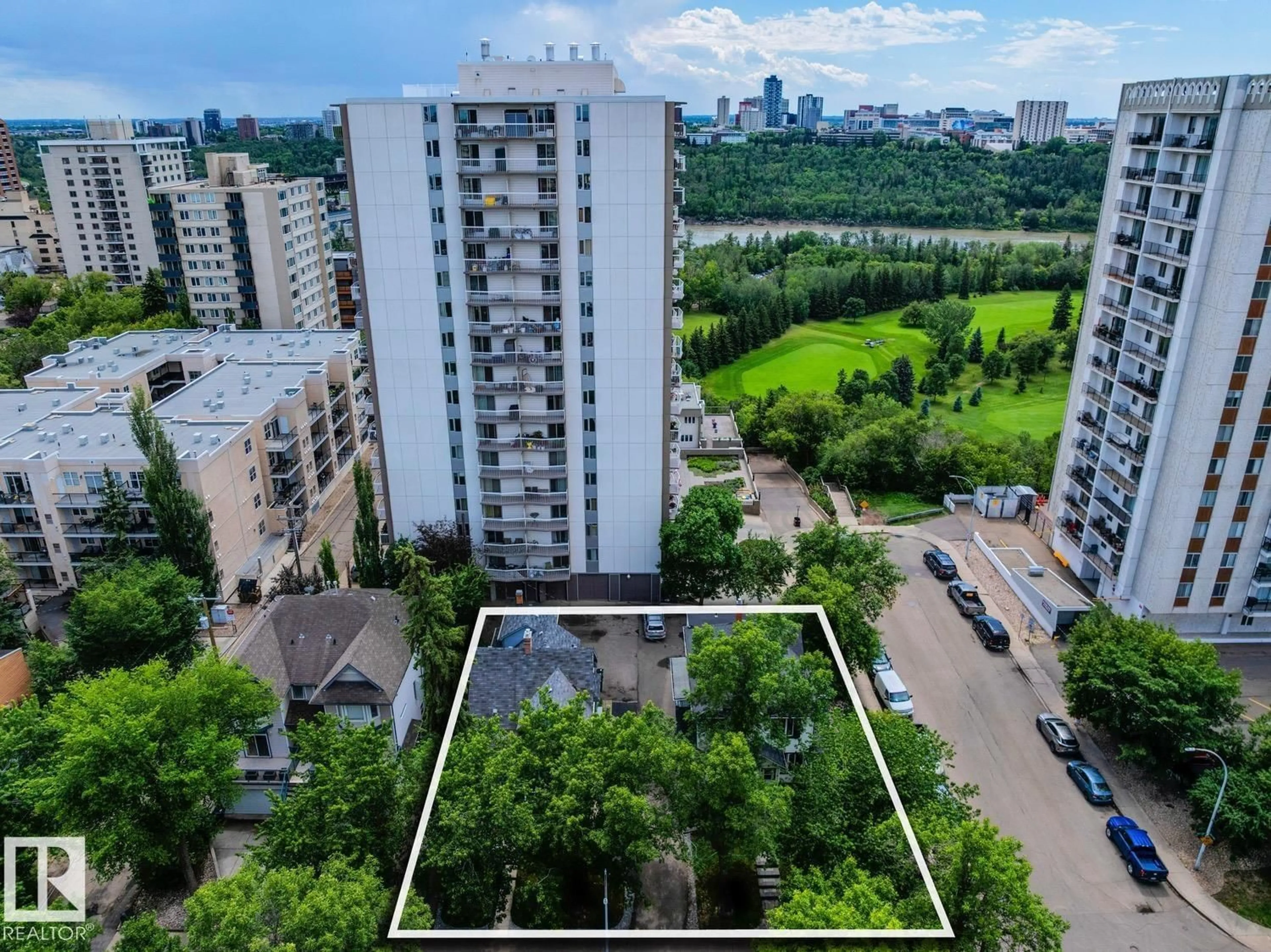 A pic from outside/outdoor area/front of a property/back of a property/a pic from drone, city buildings view from balcony for NW - 11223 99 AV, Edmonton Alberta T5K0G9