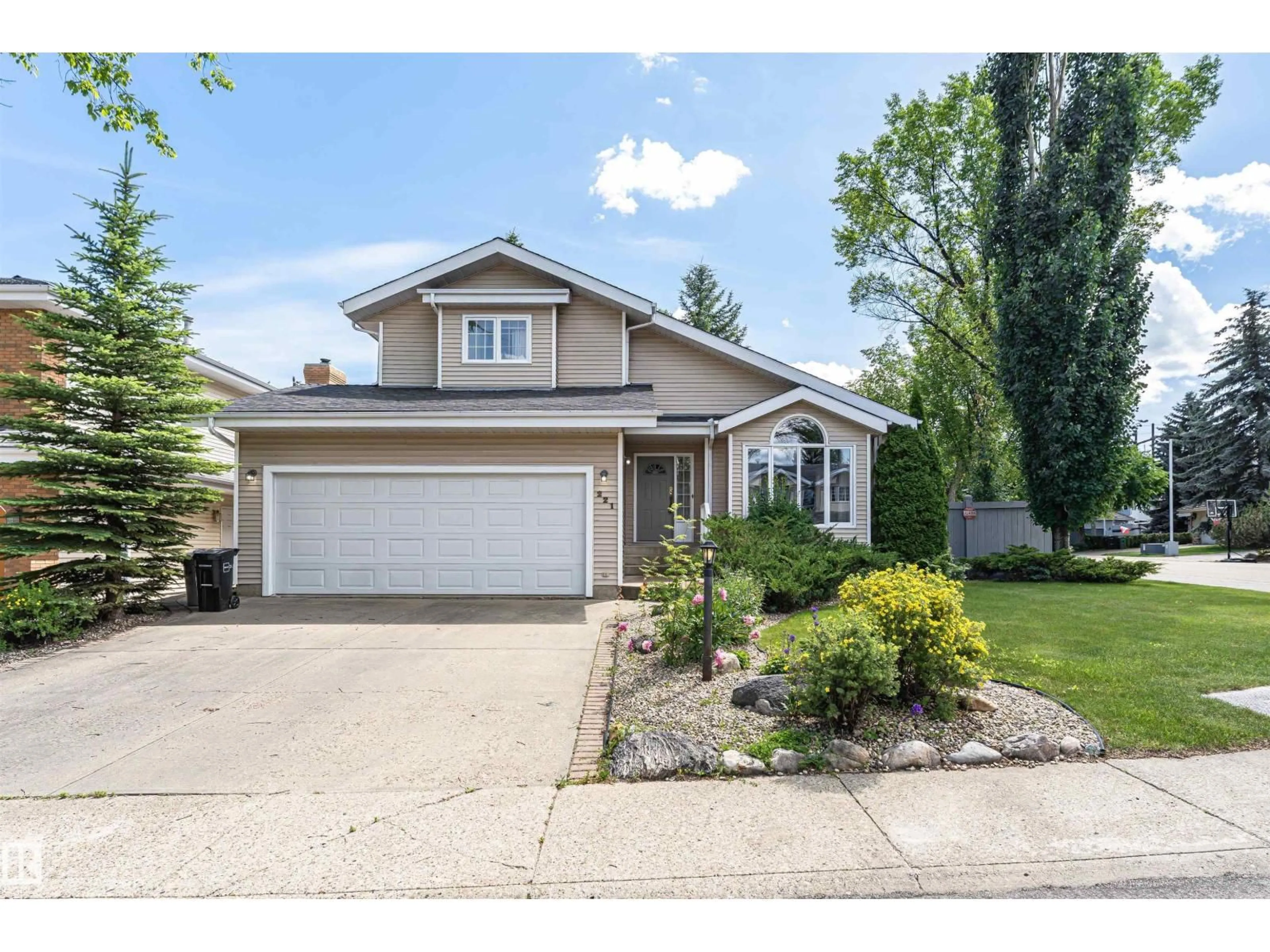 Home with vinyl exterior material, street for 221 OCKENDEN PL, Edmonton Alberta T6R1K5