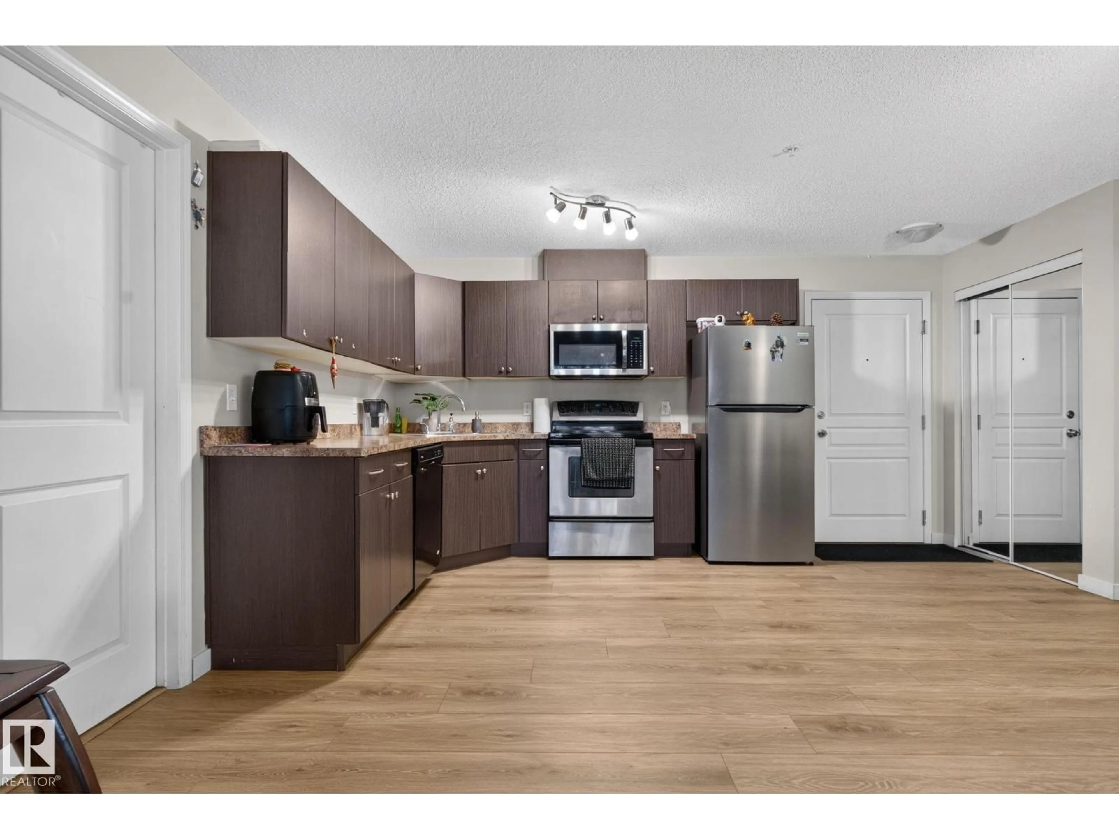 Standard kitchen, wood/laminate floor for #140 - 301 CLAREVIEW STATION DR, Edmonton Alberta T5Y0J4