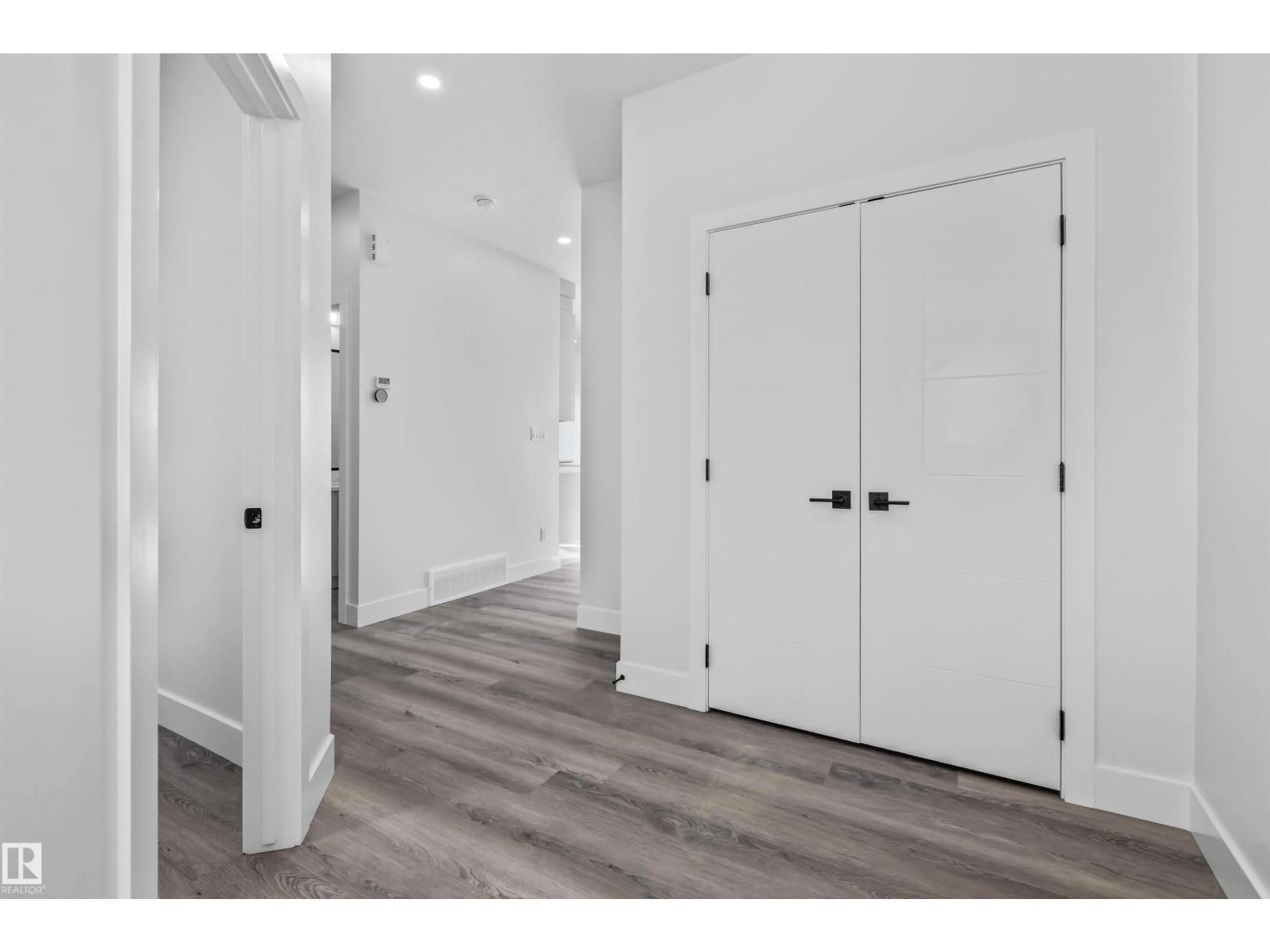 Indoor entryway for 190 ELLIOTT WD, Fort Saskatchewan Alberta T8L1V1