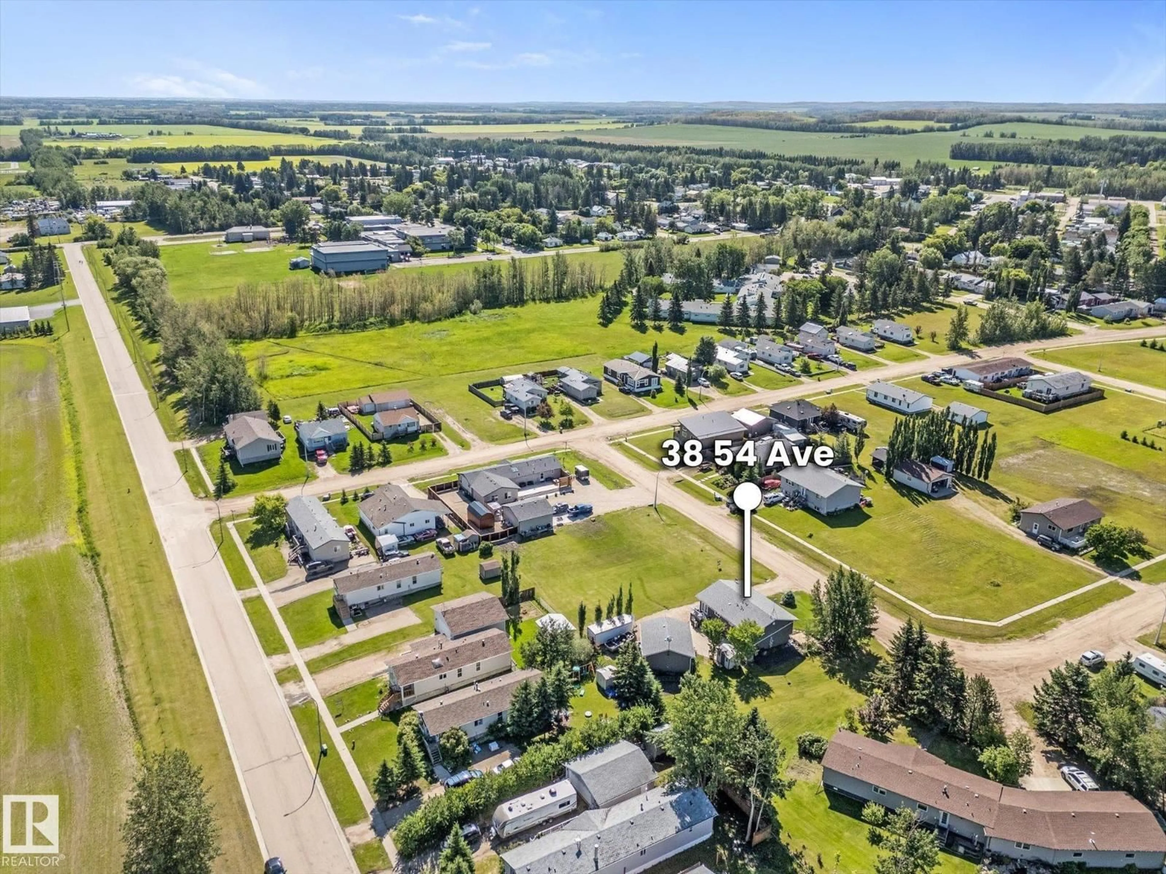 A pic from outside/outdoor area/front of a property/back of a property/a pic from drone, street for 38 WOODBEND CR, Warburg Alberta T0C2T0