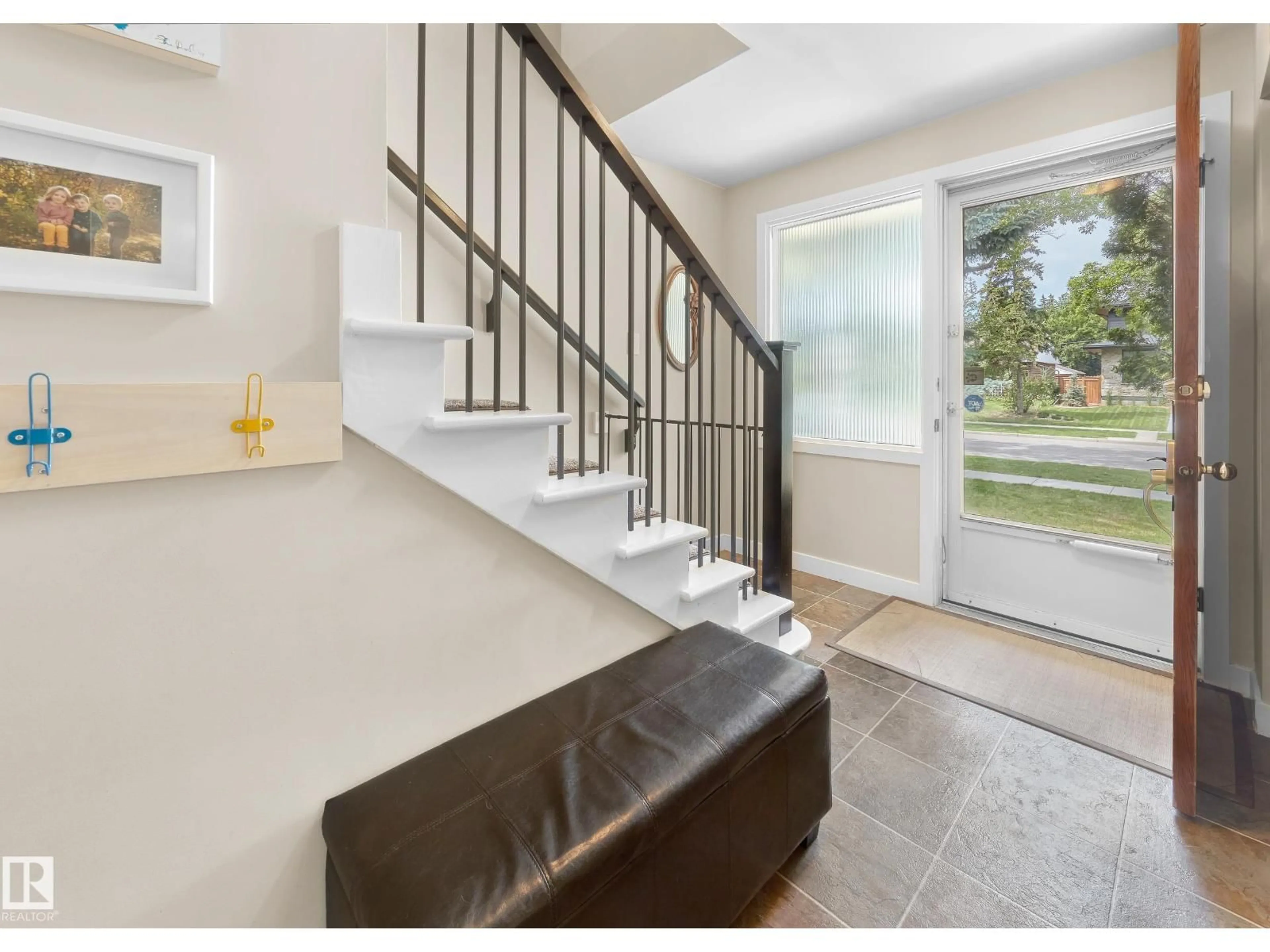 Indoor entryway for 9717 143 ST, Edmonton Alberta T5N2R3