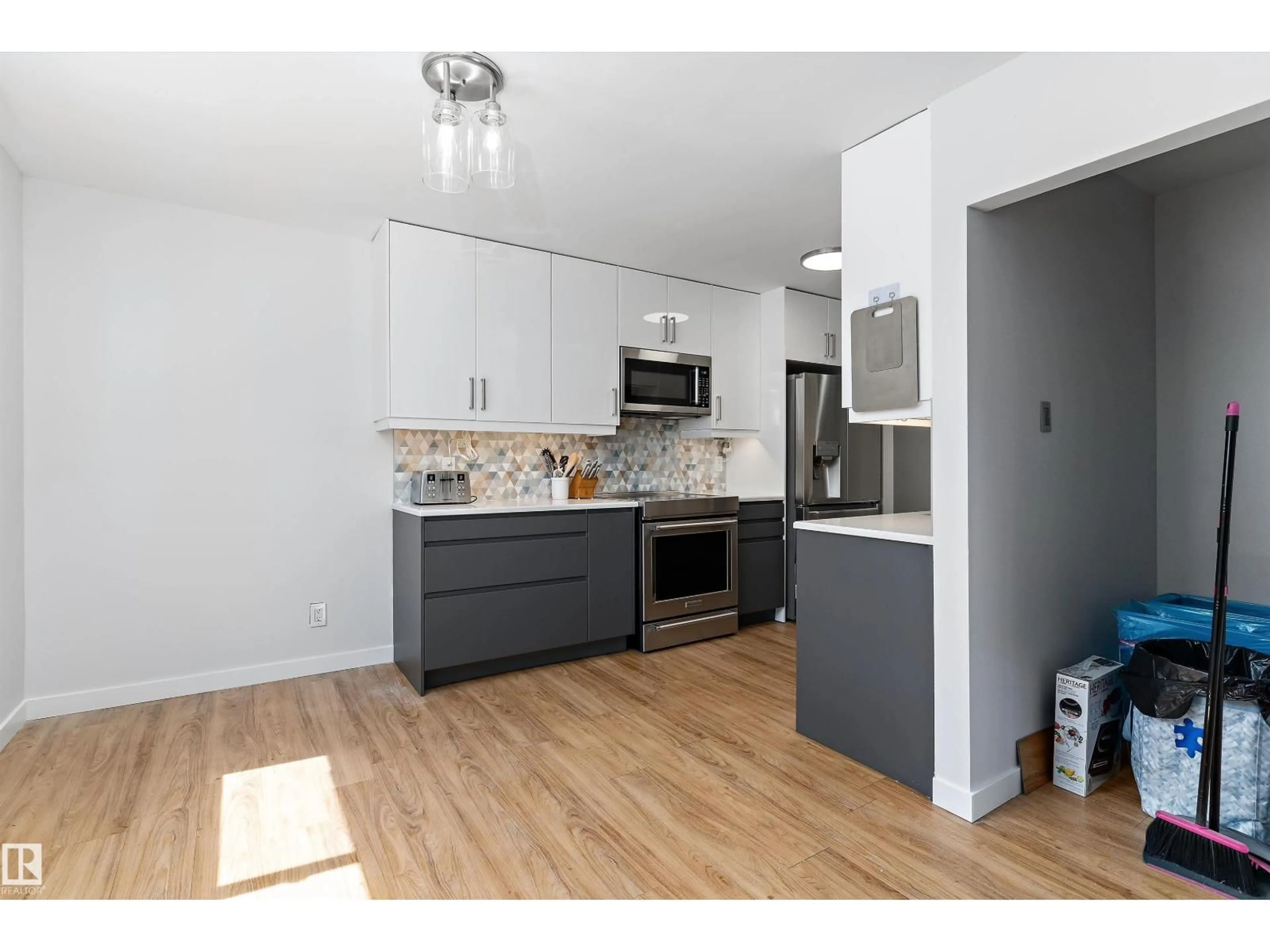 Open concept kitchen, unknown for 14F TWIN TC NW, Edmonton Alberta T6K1V4
