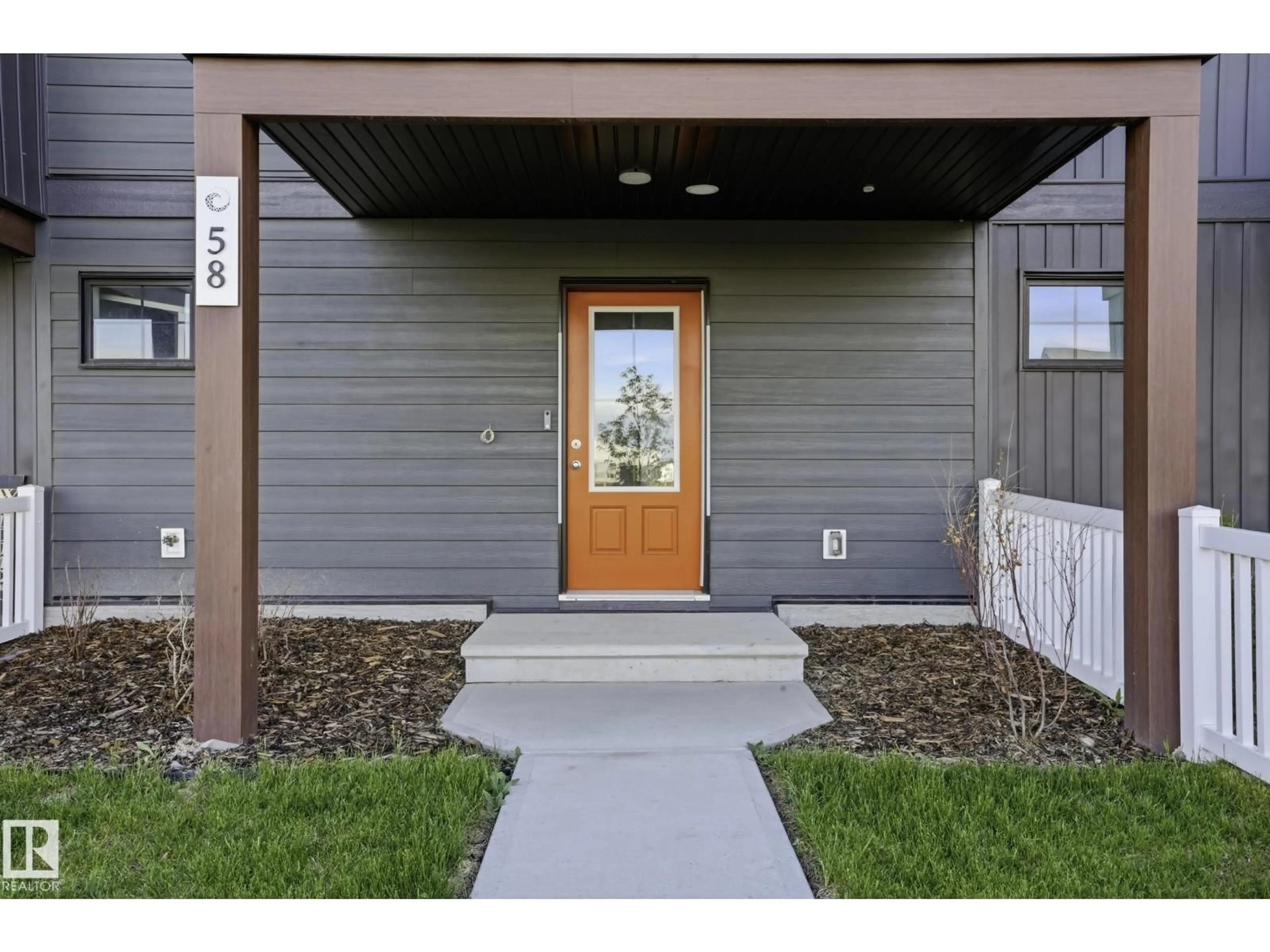 Indoor entryway for 58 JENSEN GA, St. Albert Alberta T5S7Y5