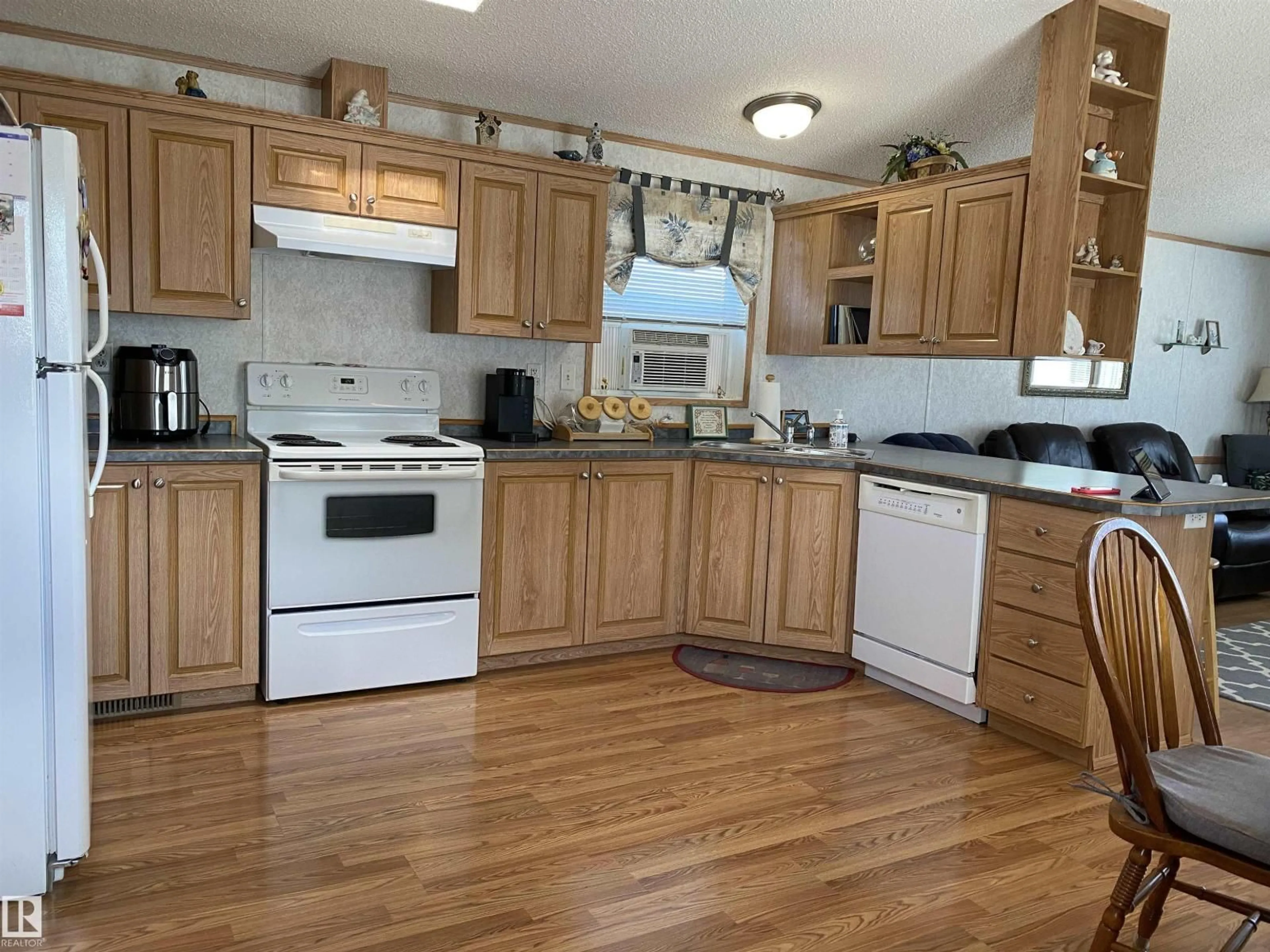 Standard kitchen, wood/laminate floor for 320 EVERGREEN PA, Edmonton Alberta T5Y4M2