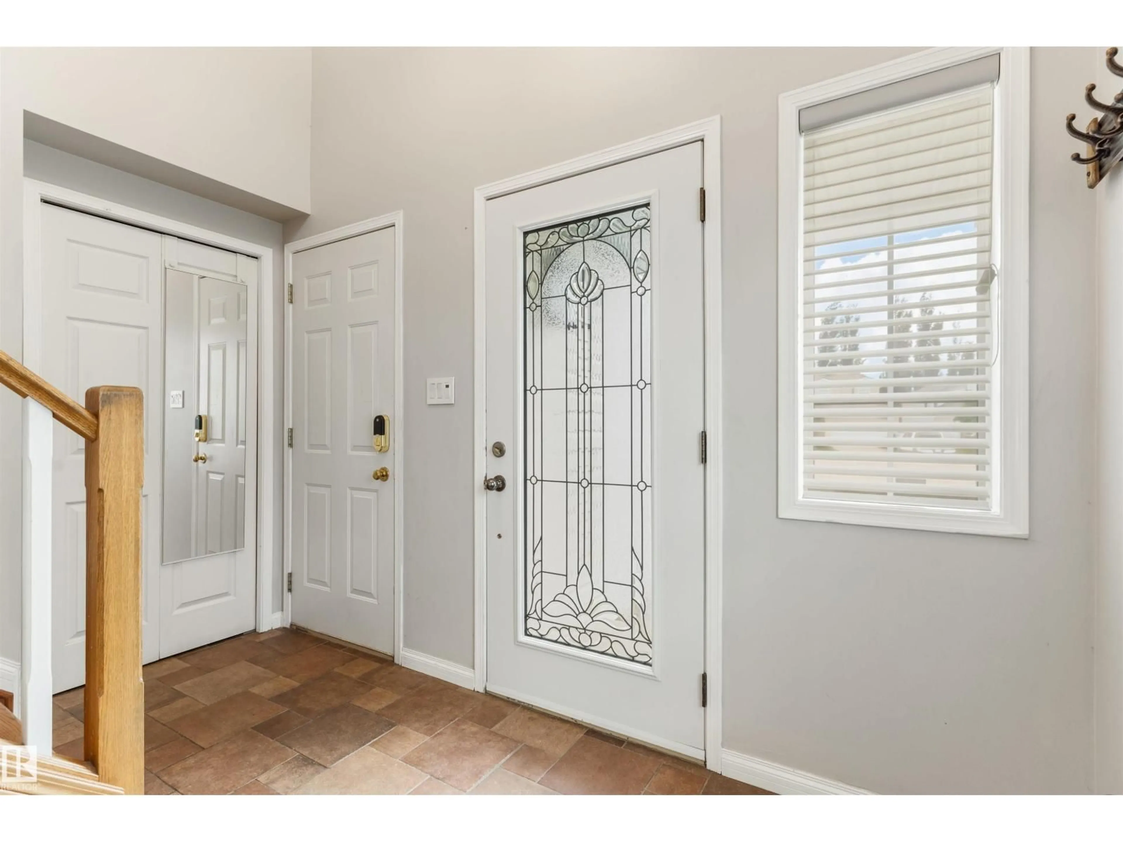 Indoor entryway for 421 BLACKBURN DR, Edmonton Alberta T6W1B5