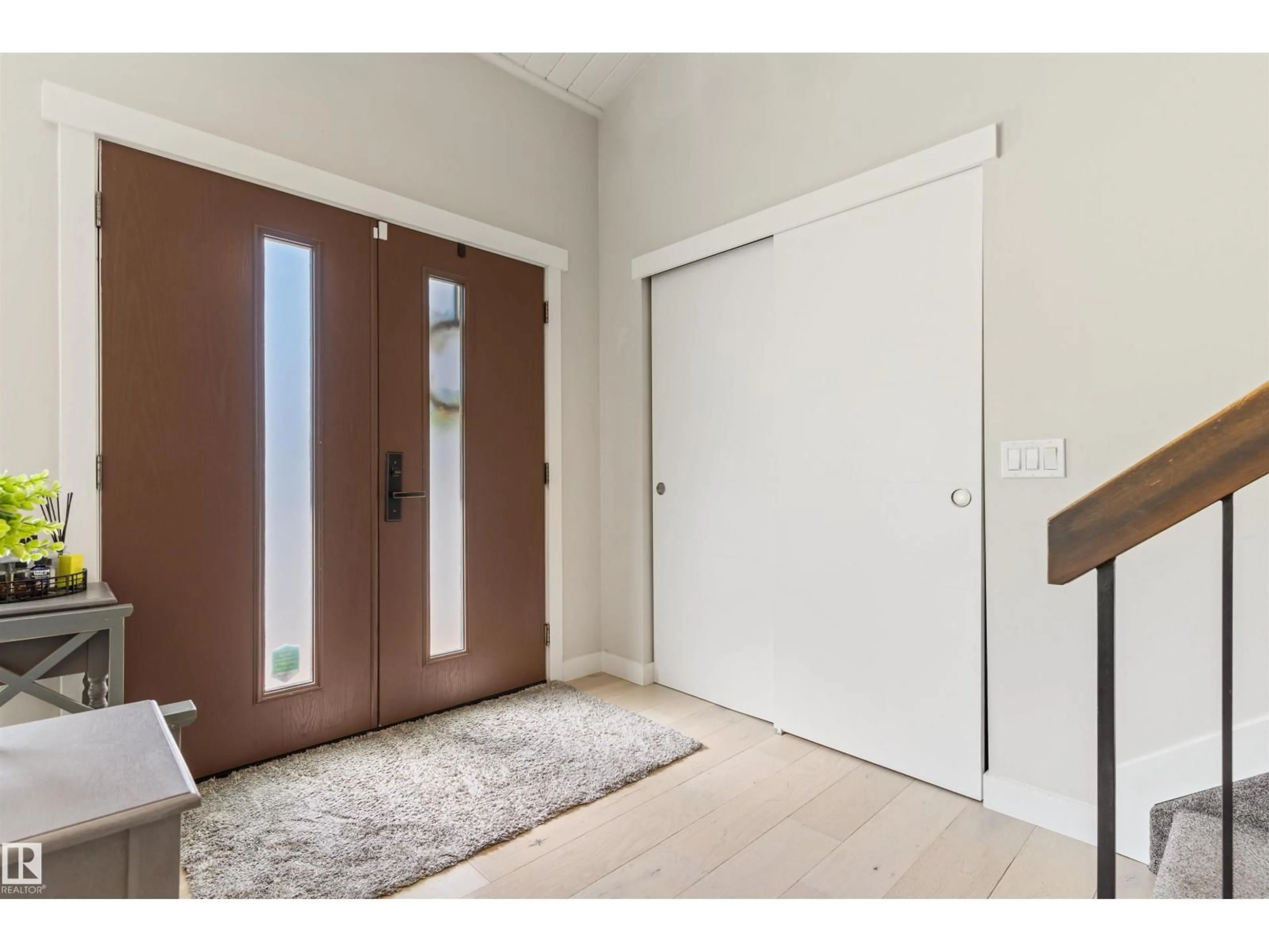 Indoor entryway for 11422 32 AV, Edmonton Alberta T6J3H5