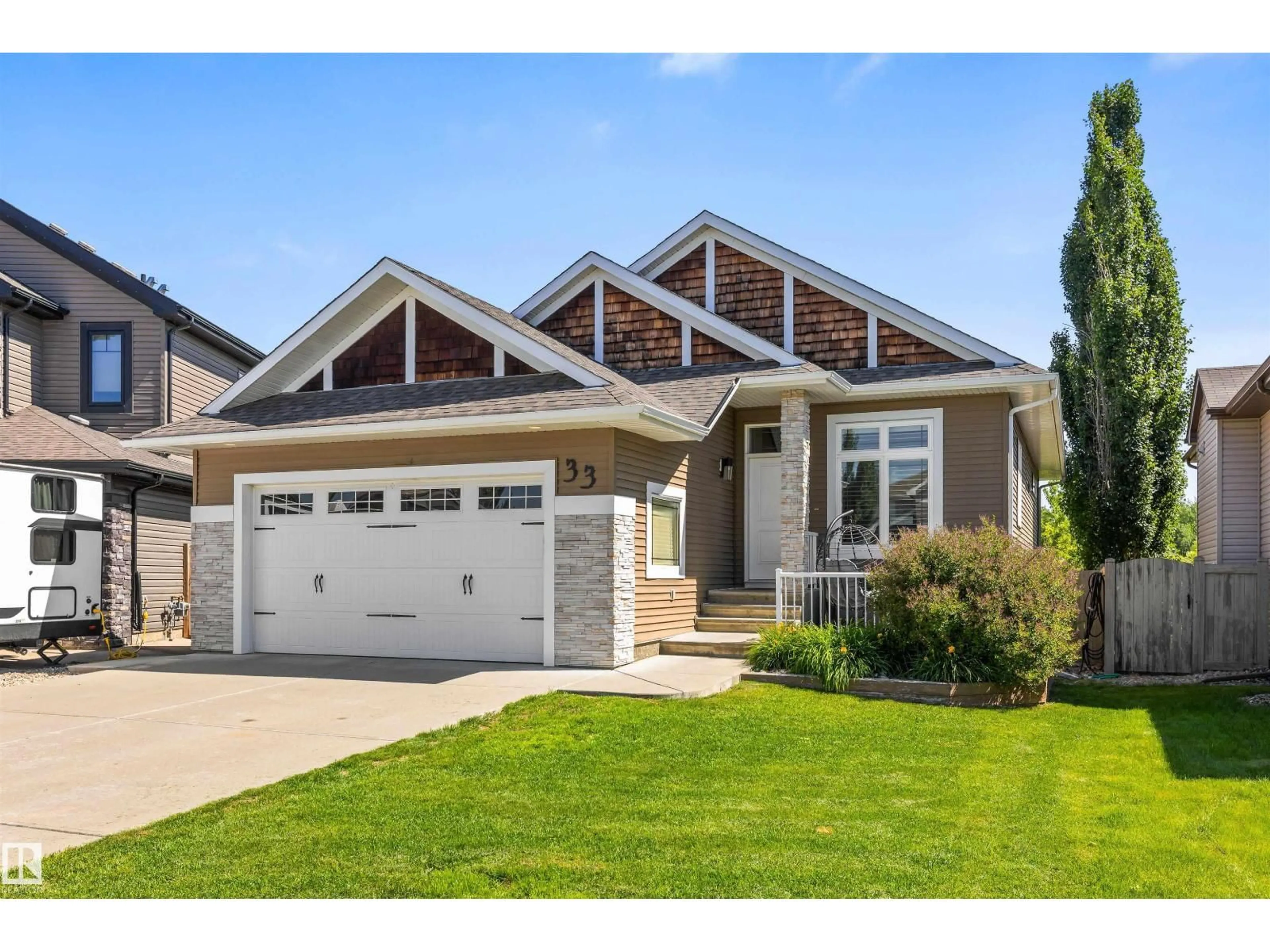 Home with vinyl exterior material, street for 33 ELLINGTON CR, St. Albert Alberta T8N4B9