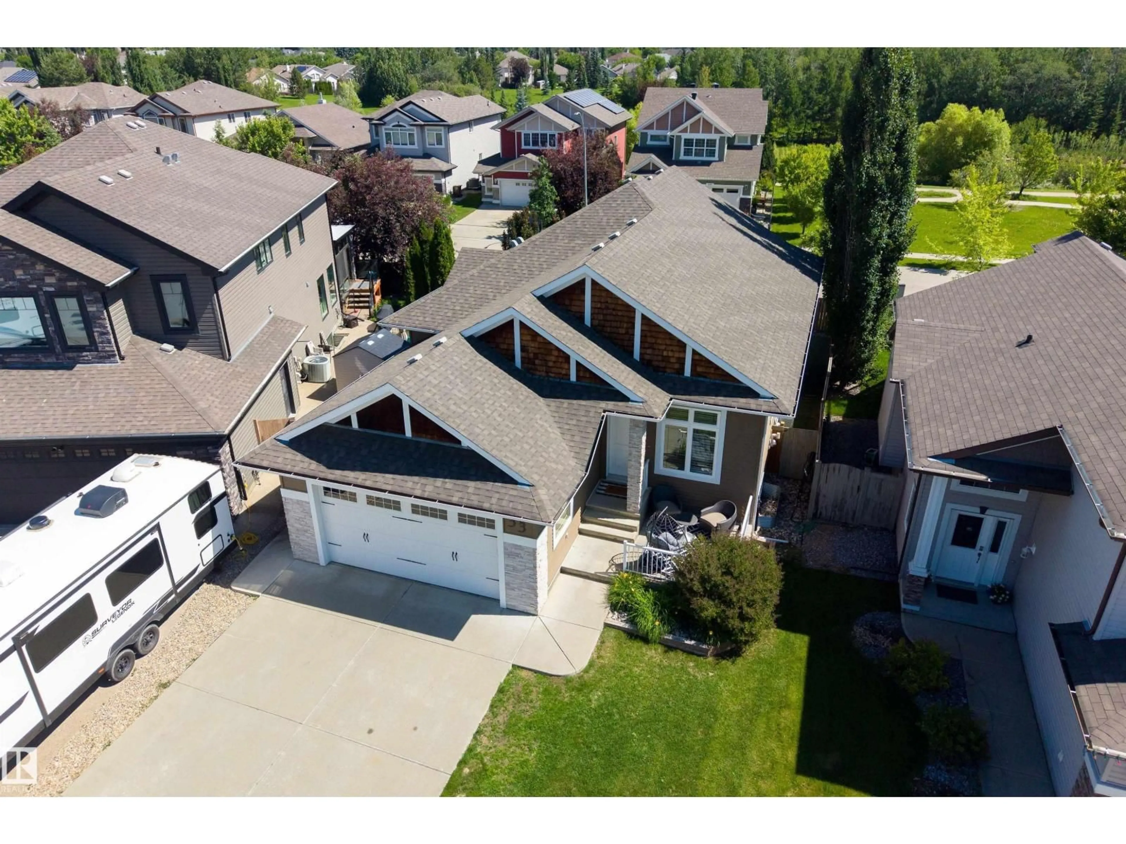 A pic from outside/outdoor area/front of a property/back of a property/a pic from drone, street for 33 ELLINGTON CR, St. Albert Alberta T8N4B9
