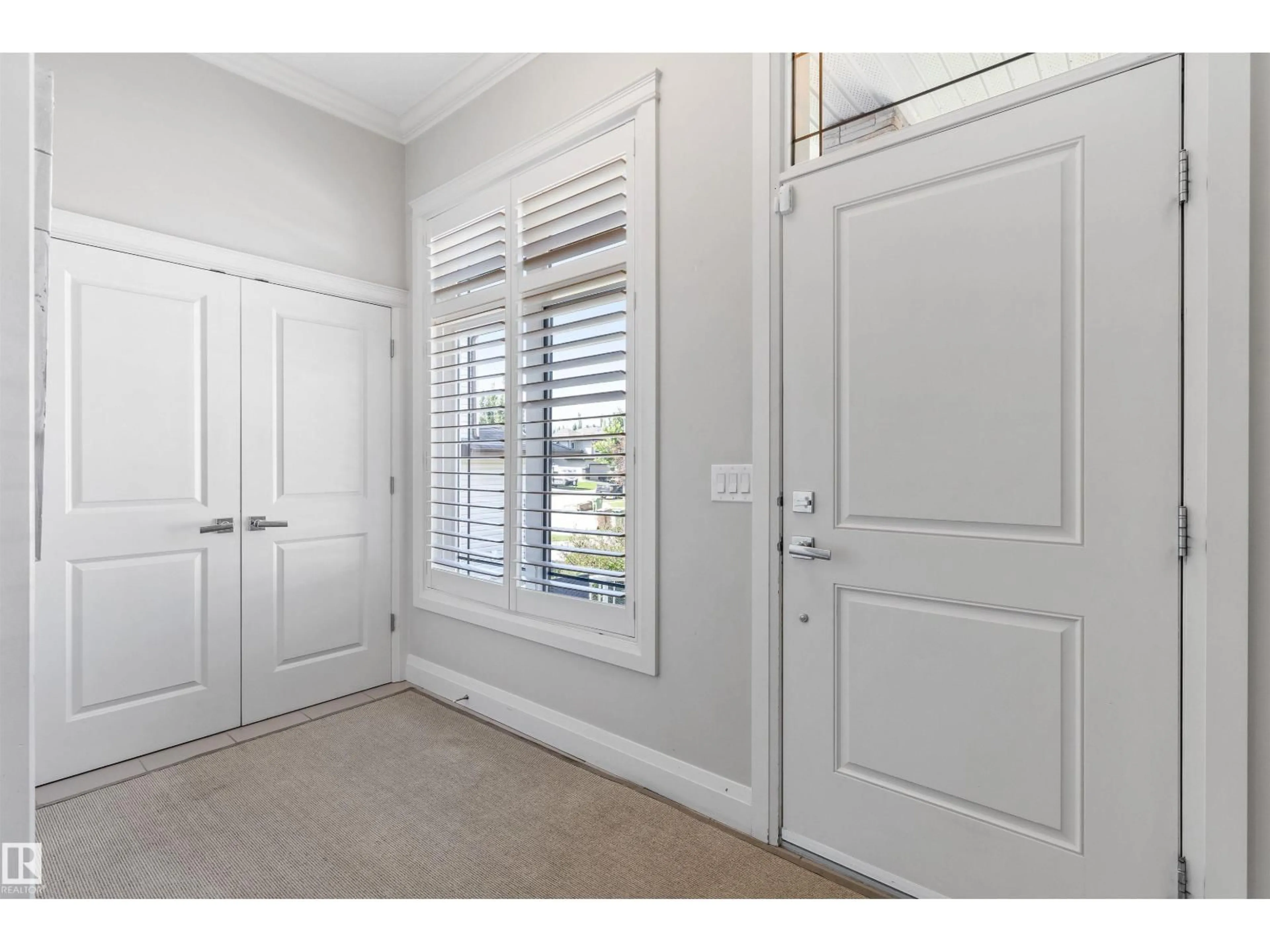 Indoor entryway for 33 ELLINGTON CR, St. Albert Alberta T8N4B9