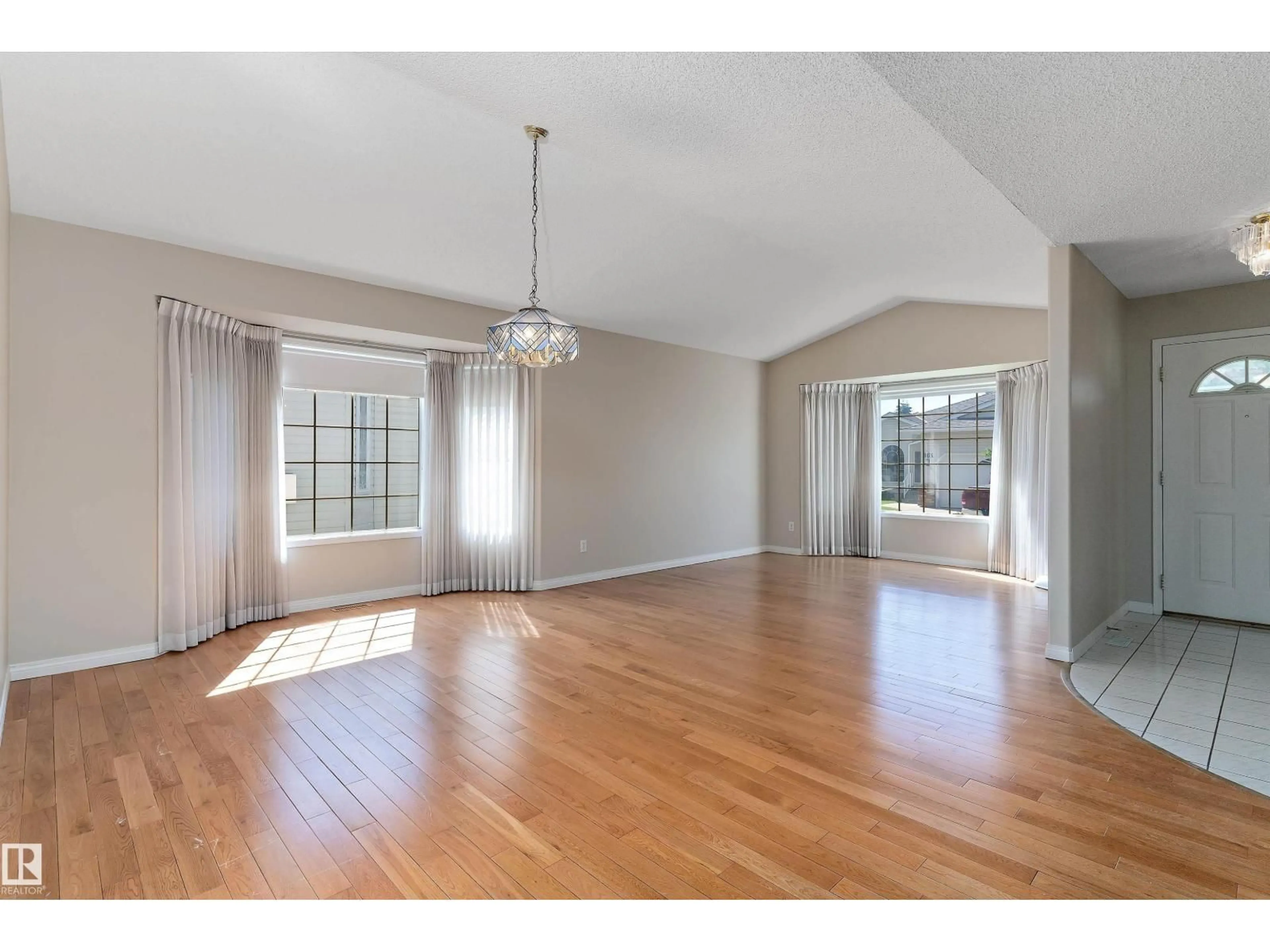 Unknown for 933 YOUVILLE DR W NW, Edmonton Alberta T6L6T2
