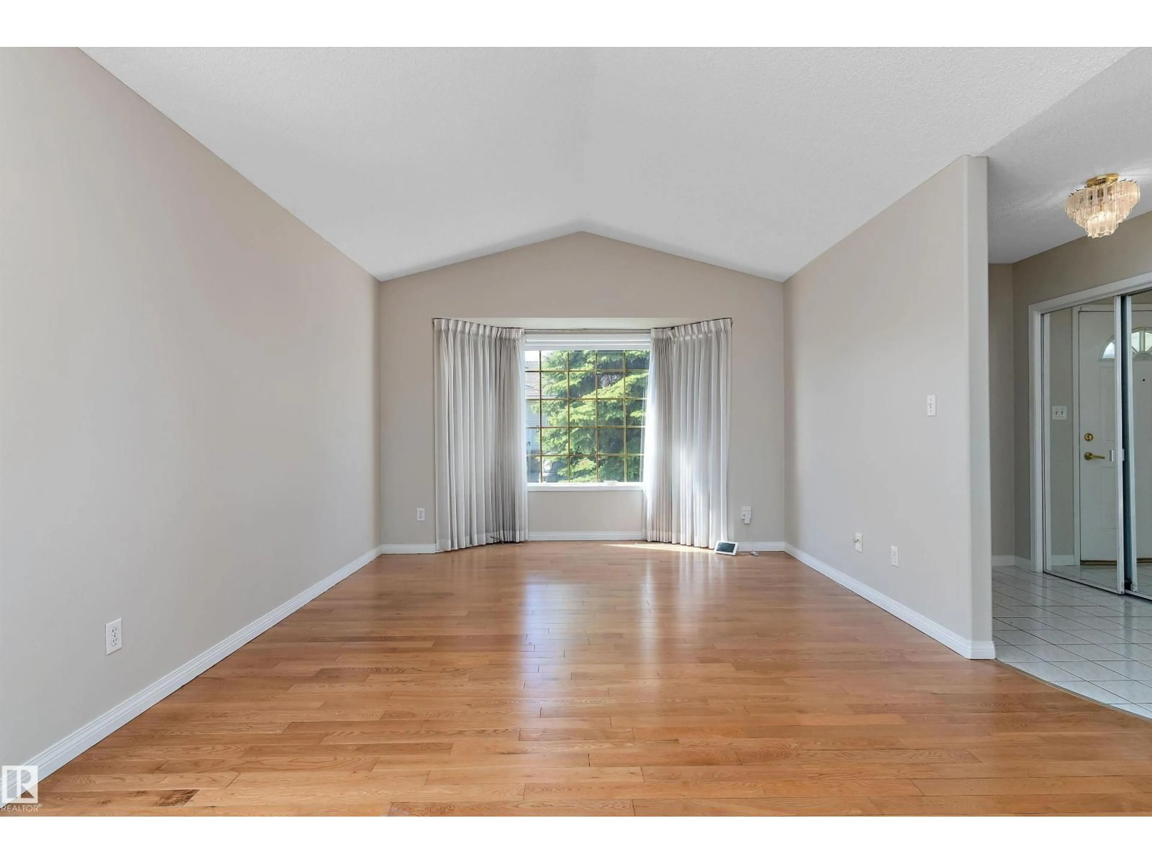 A pic of a room for 933 YOUVILLE DR W NW, Edmonton Alberta T6L6T2