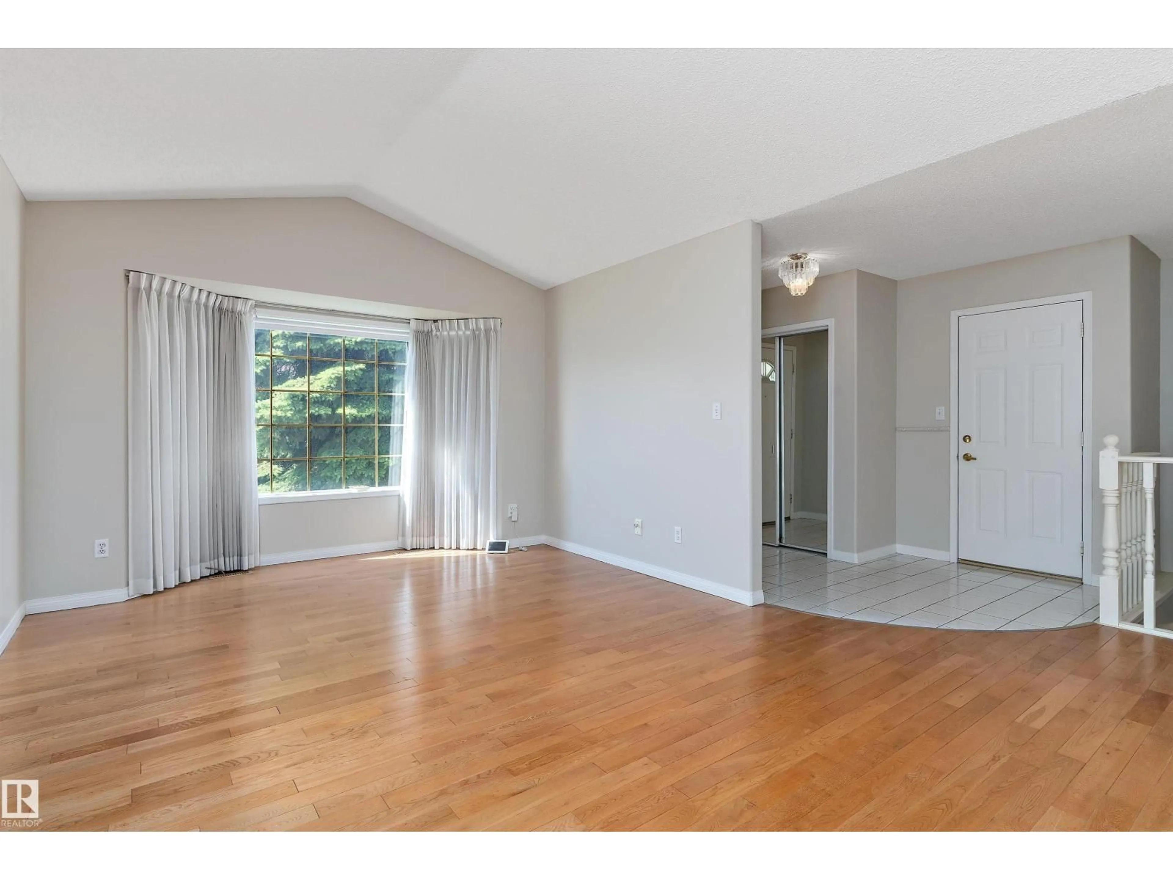 A pic of a room for 933 YOUVILLE DR W NW, Edmonton Alberta T6L6T2
