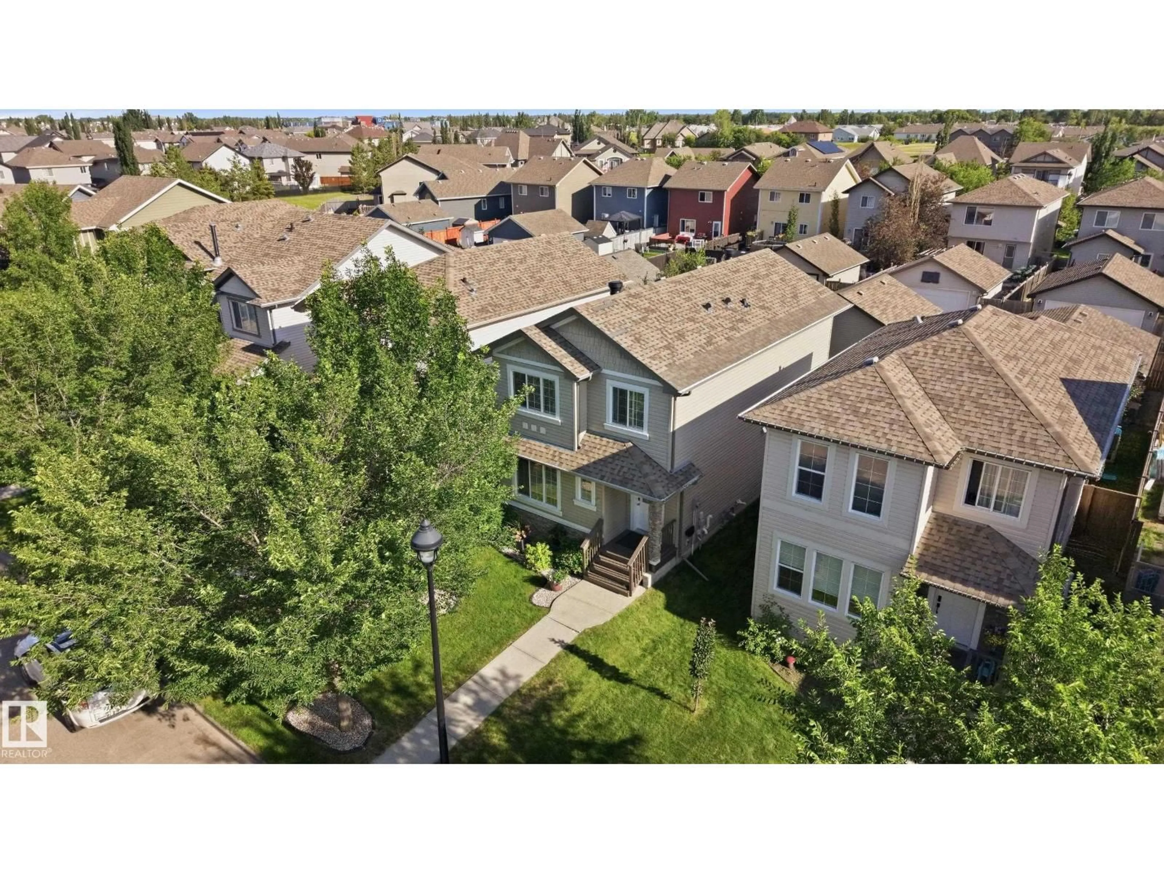 A pic from outside/outdoor area/front of a property/back of a property/a pic from drone, unknown for 9817 104, Morinville Alberta T8R0C2
