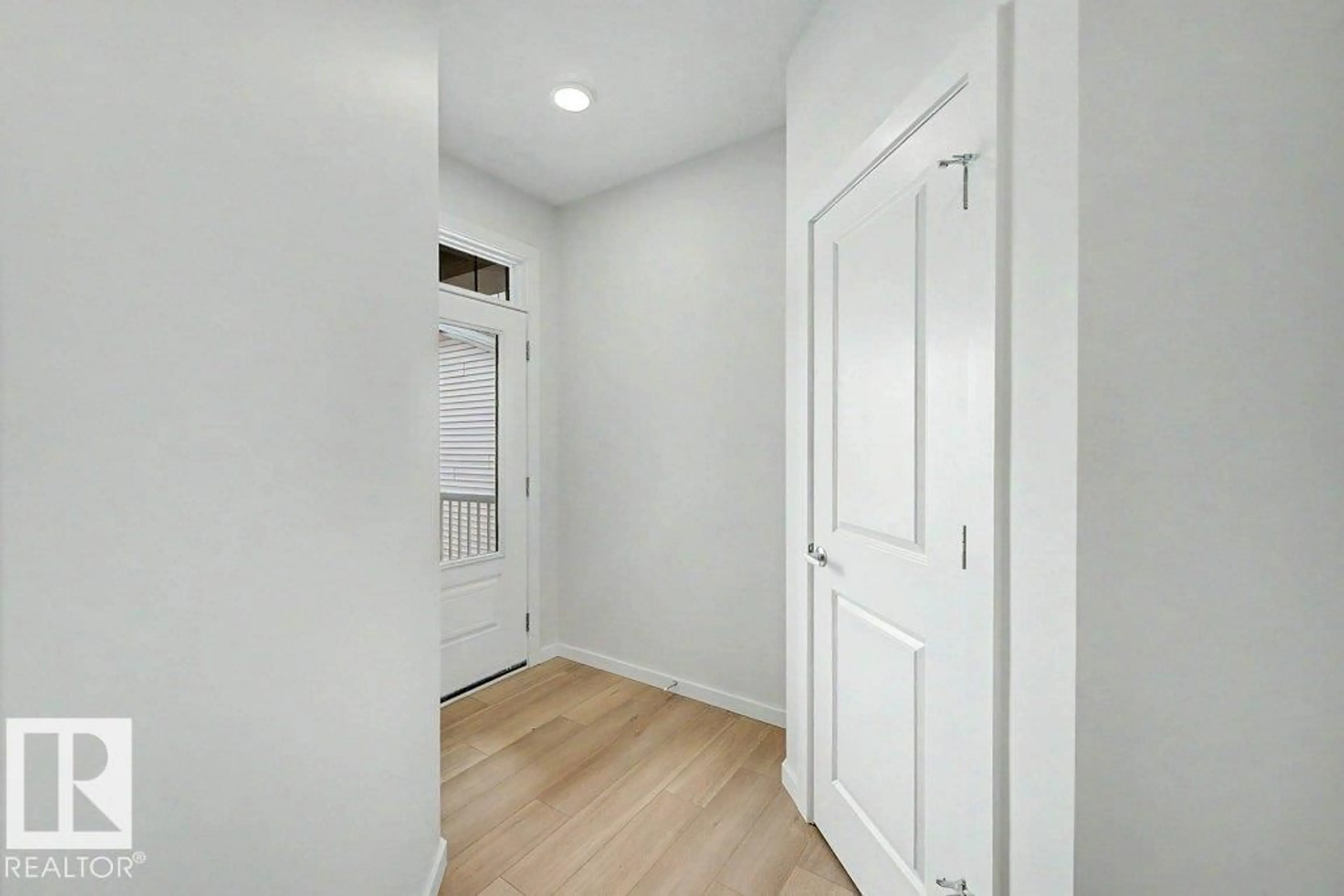 Indoor entryway for 2378 MUCKLEPLUM WAY, Edmonton Alberta T6X3H1