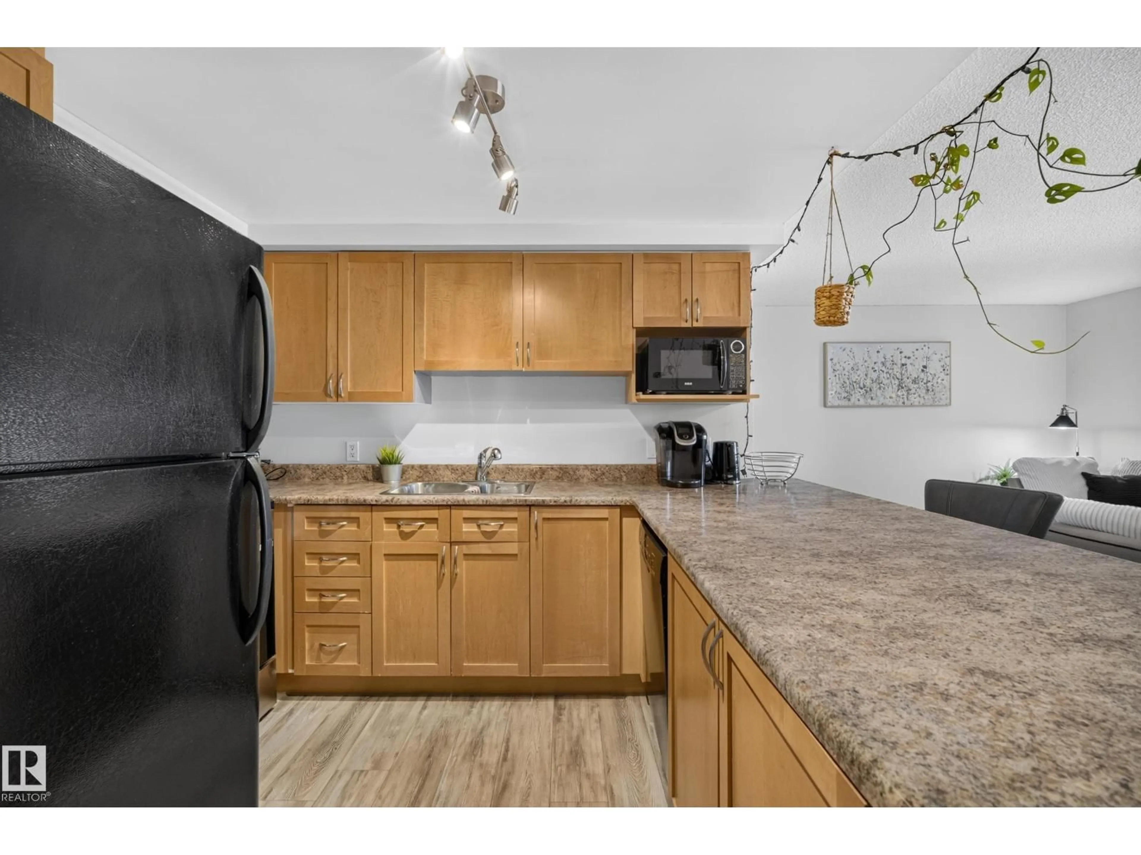 Standard kitchen, unknown for 1206 110 ST NW, Edmonton Alberta T5K2M1