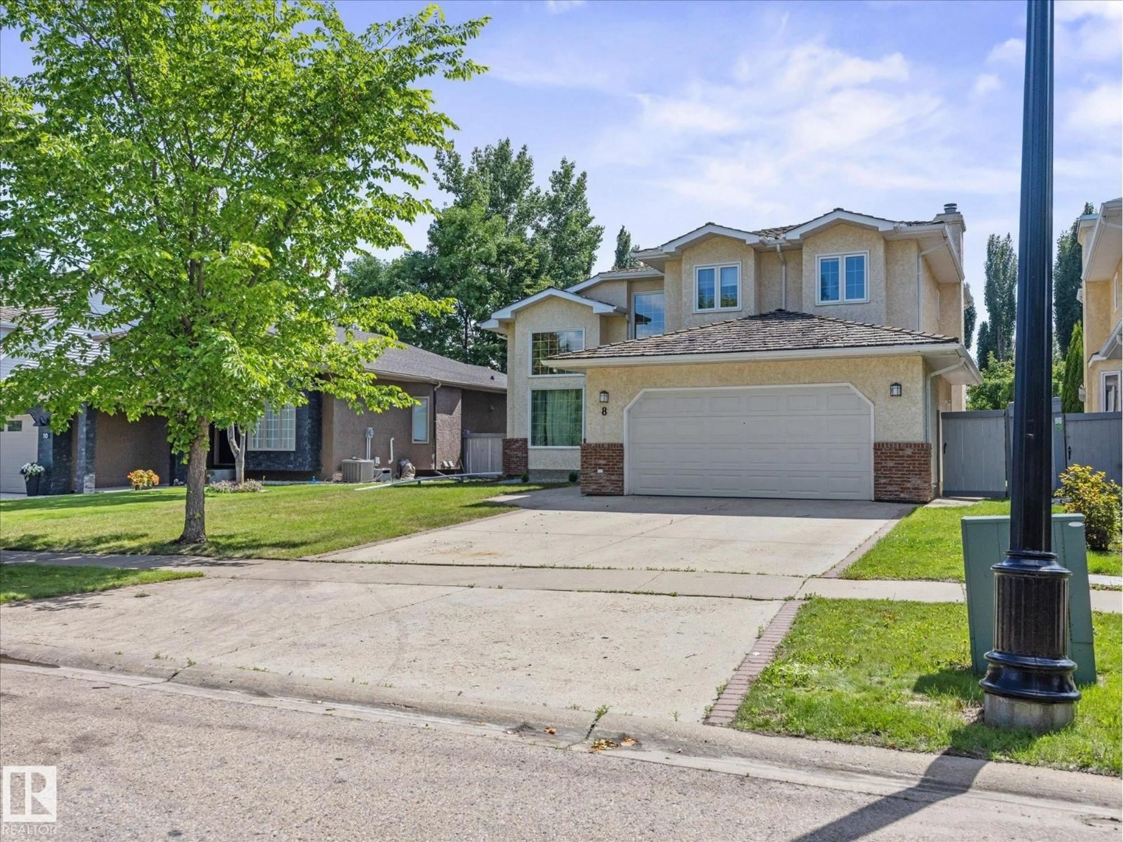 Home with vinyl exterior material, street for 8 LEONARD DR, St. Albert Alberta T8N5S7