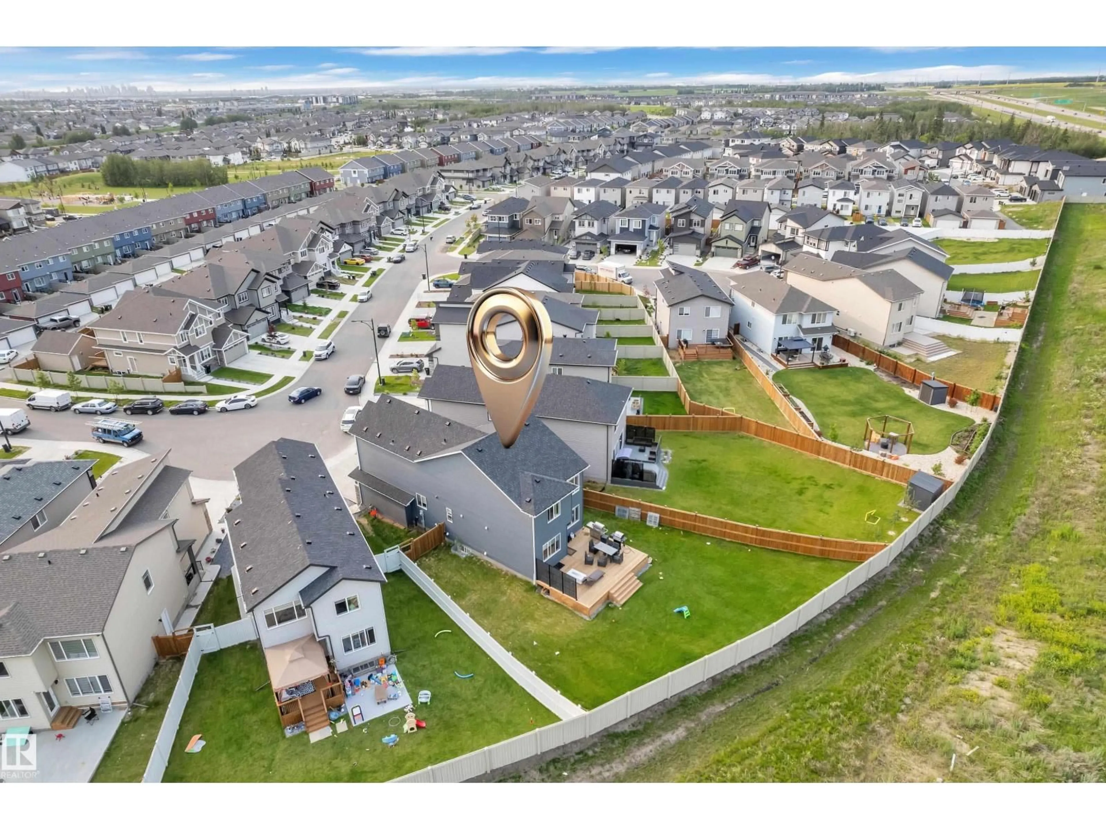 A pic from outside/outdoor area/front of a property/back of a property/a pic from drone, unknown for 3003 4 ST, Edmonton Alberta T6T2V6
