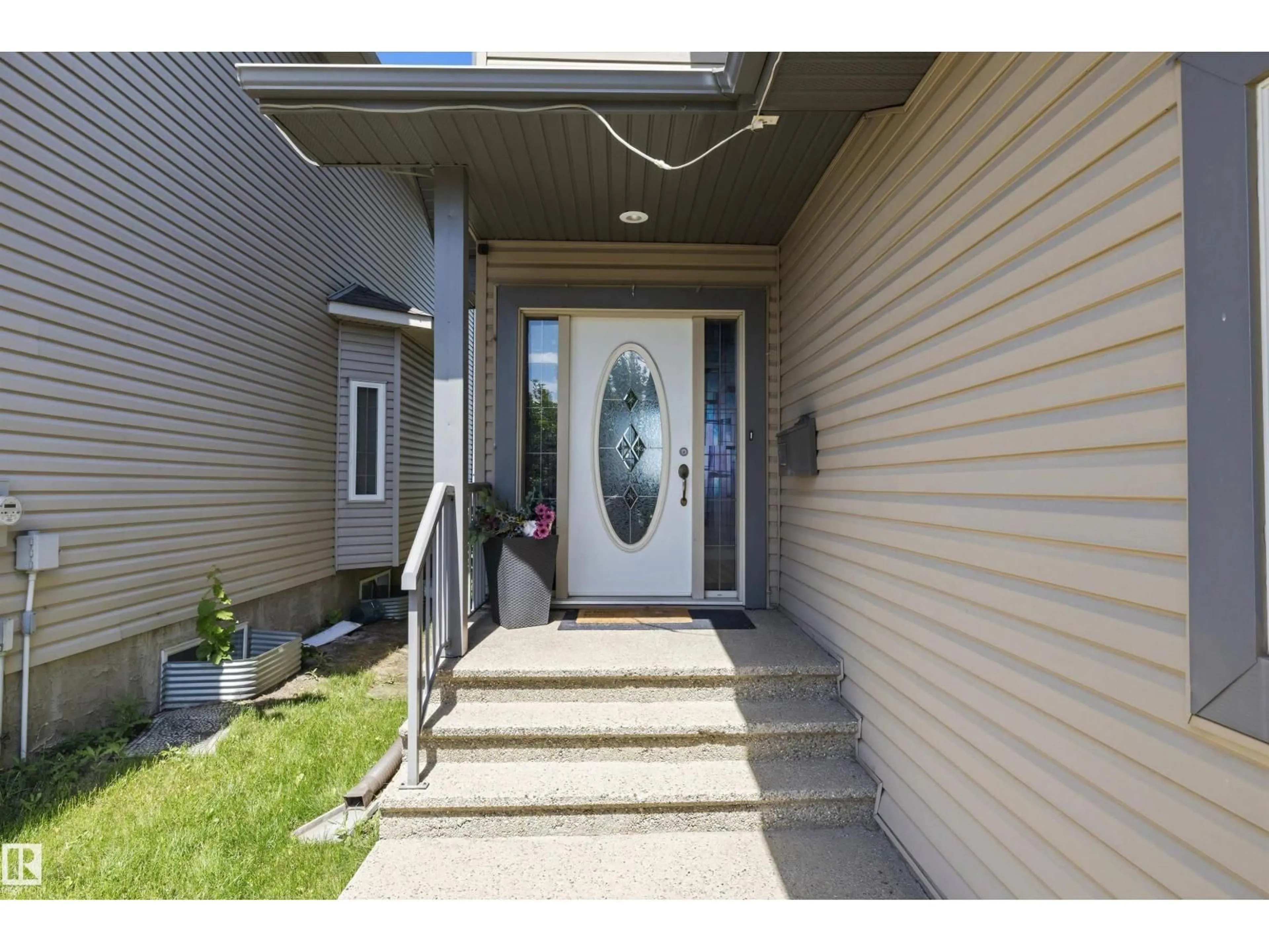 Indoor entryway for 11604 175 AV, Edmonton Alberta T5X0A4