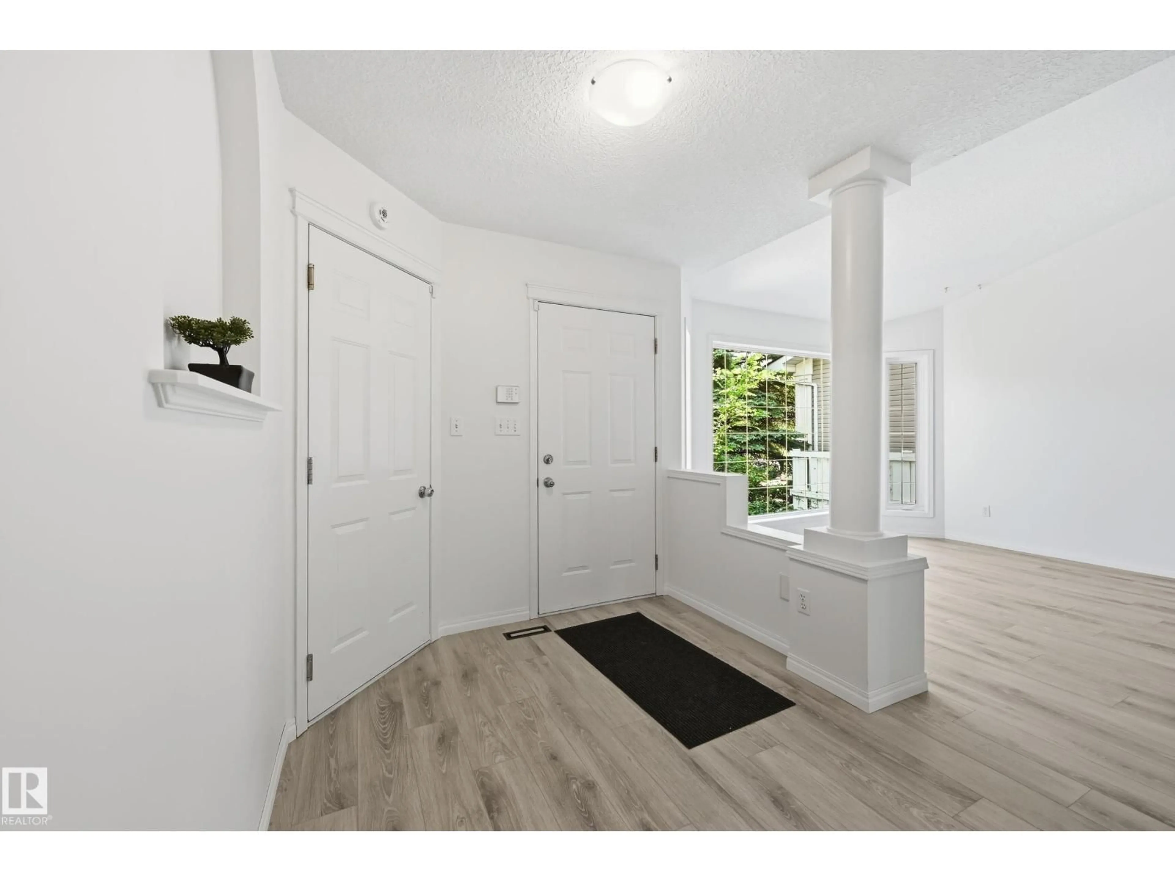 Indoor entryway for 5 EMERSON PL, St. Albert Alberta T8N5X3