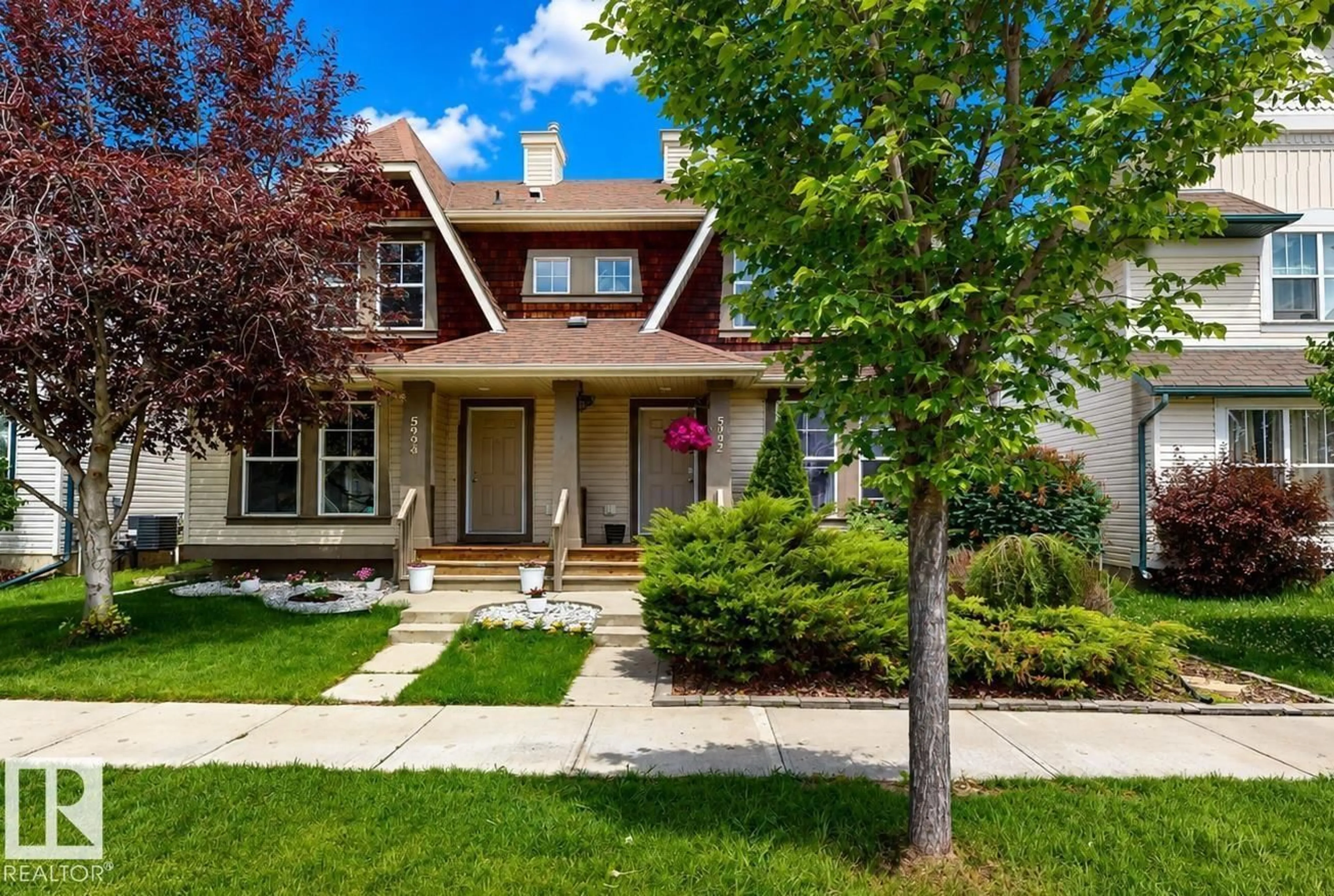 Home with vinyl exterior material, street for 5992 SOUTH TERWILLEGAR BV, Edmonton Alberta T6R0K4