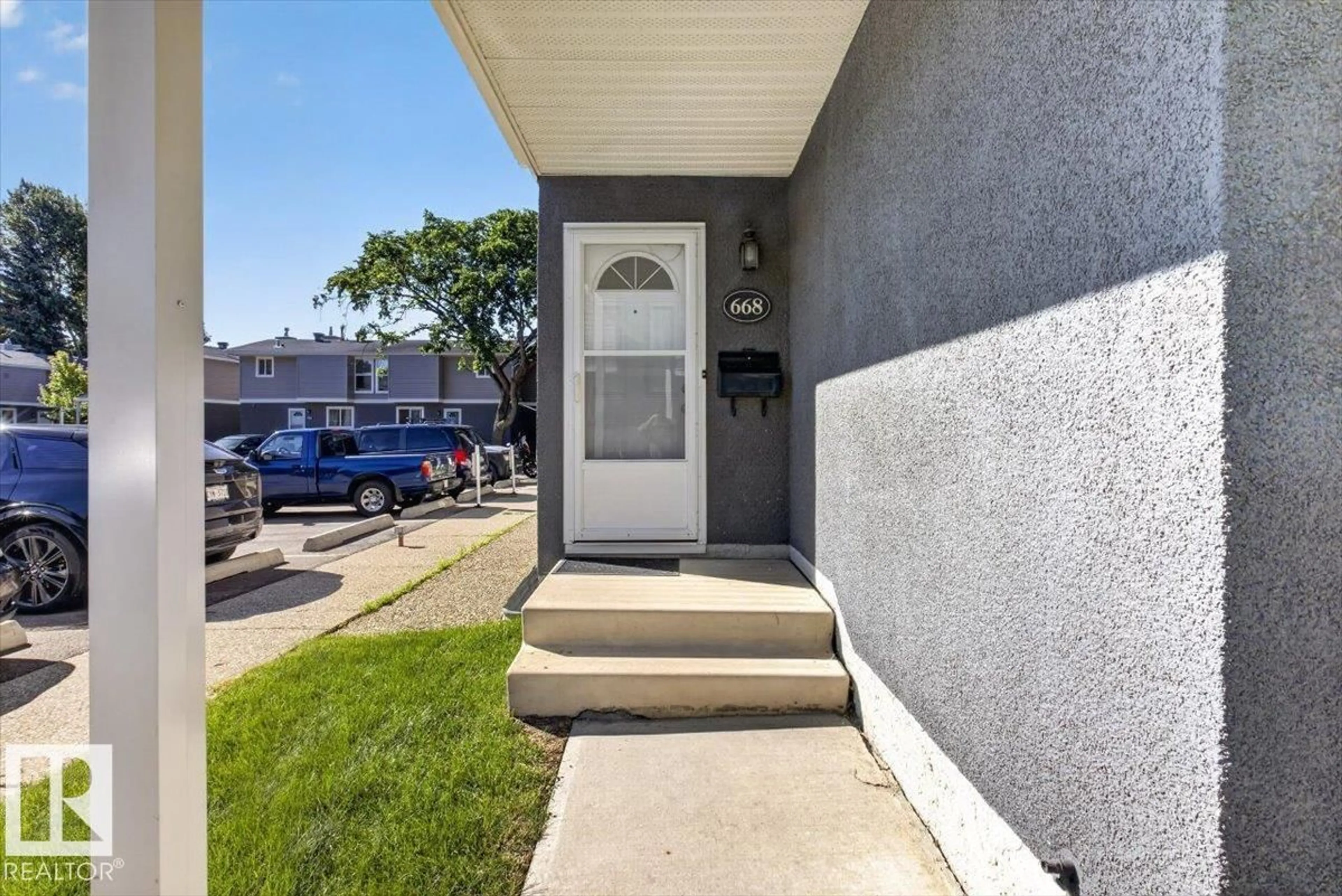 Unknown for 668 LAKEWOOD N RD NW, Edmonton Alberta T6K3Y1