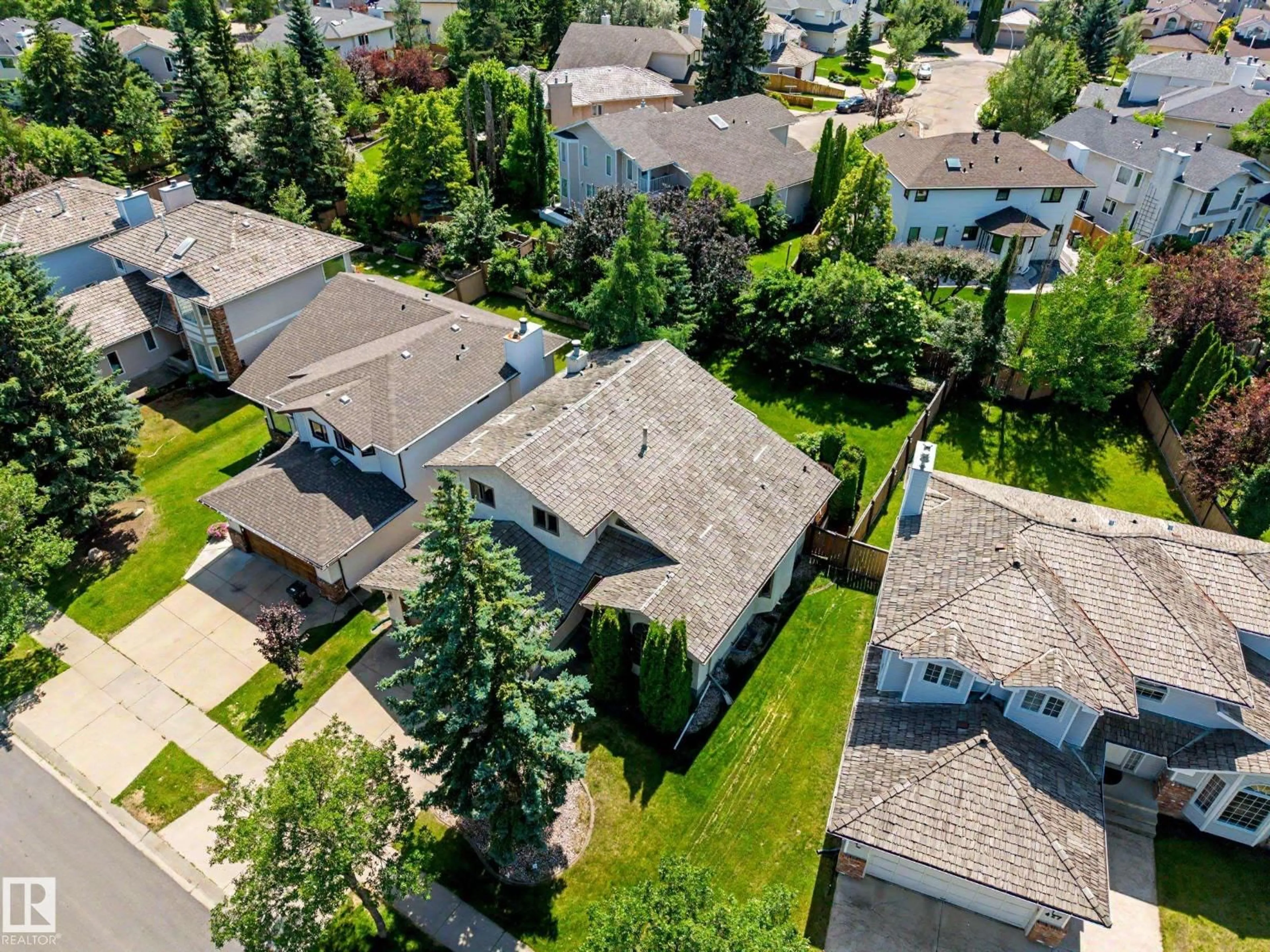 A pic from outside/outdoor area/front of a property/back of a property/a pic from drone, street for 425 BUCHANAN RD, Edmonton Alberta T6R2A5