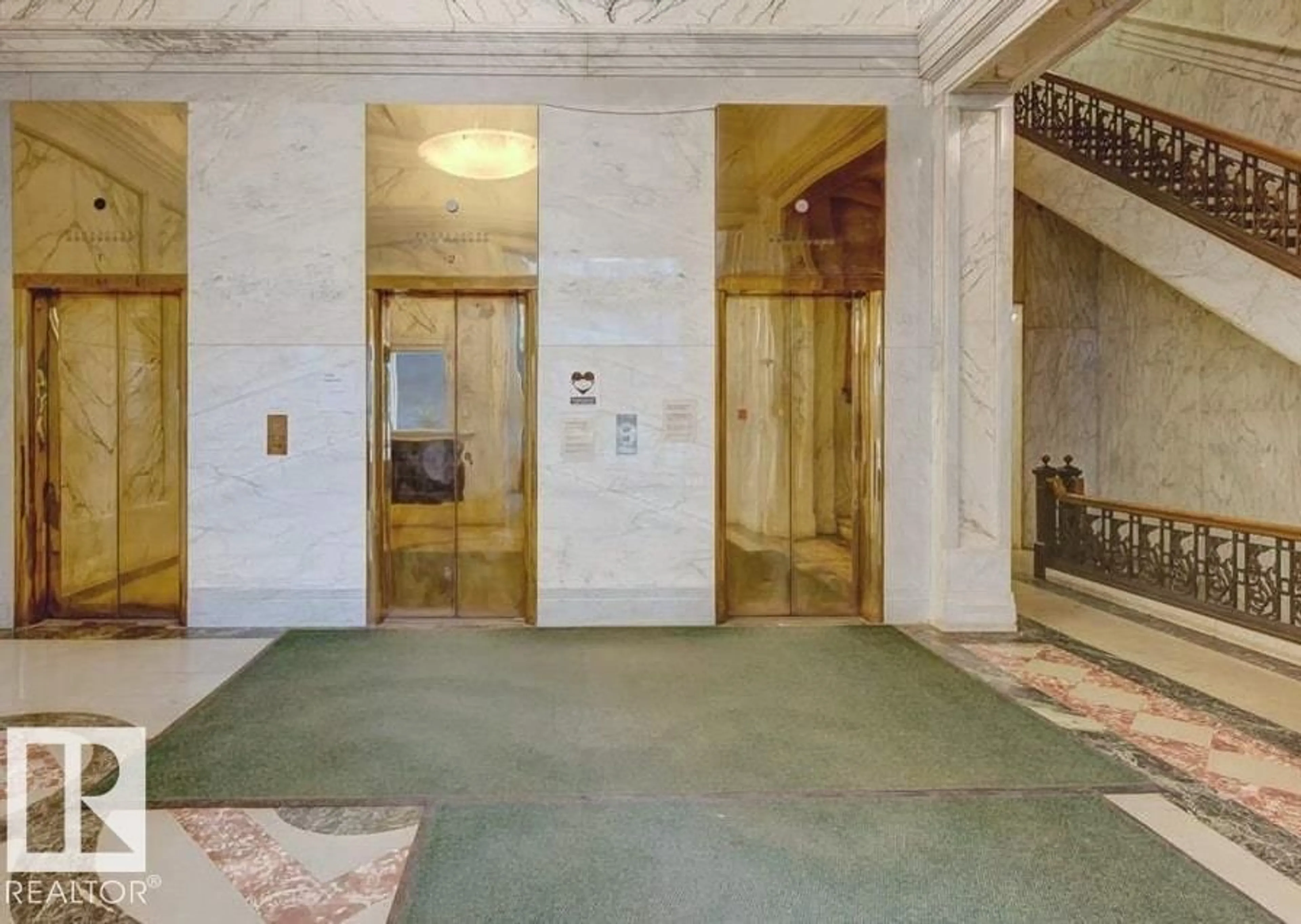 Indoor foyer for 210 - 10134 100 ST, Edmonton Alberta T5J0N8