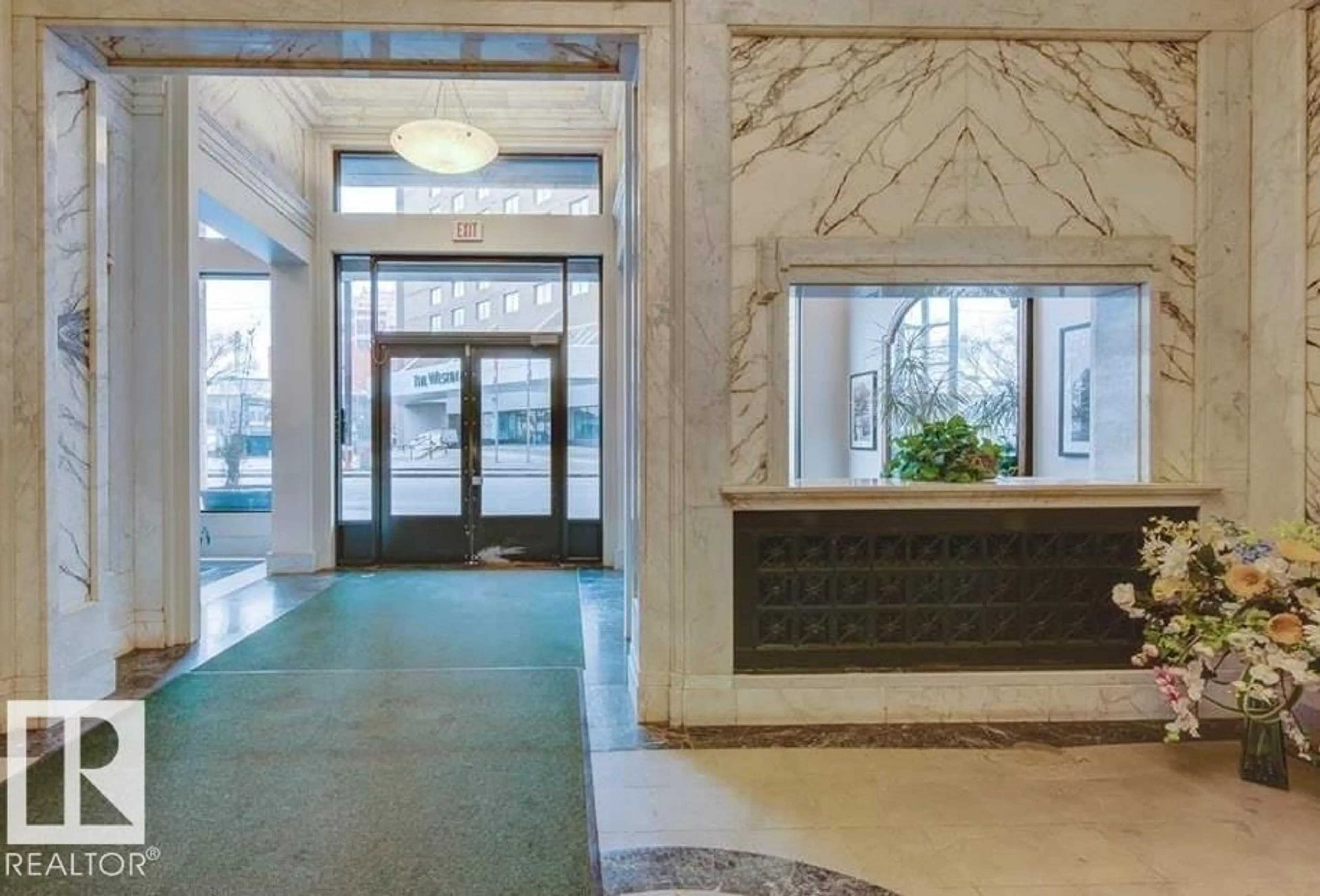 Indoor foyer for 210 - 10134 100 ST, Edmonton Alberta T5J0N8