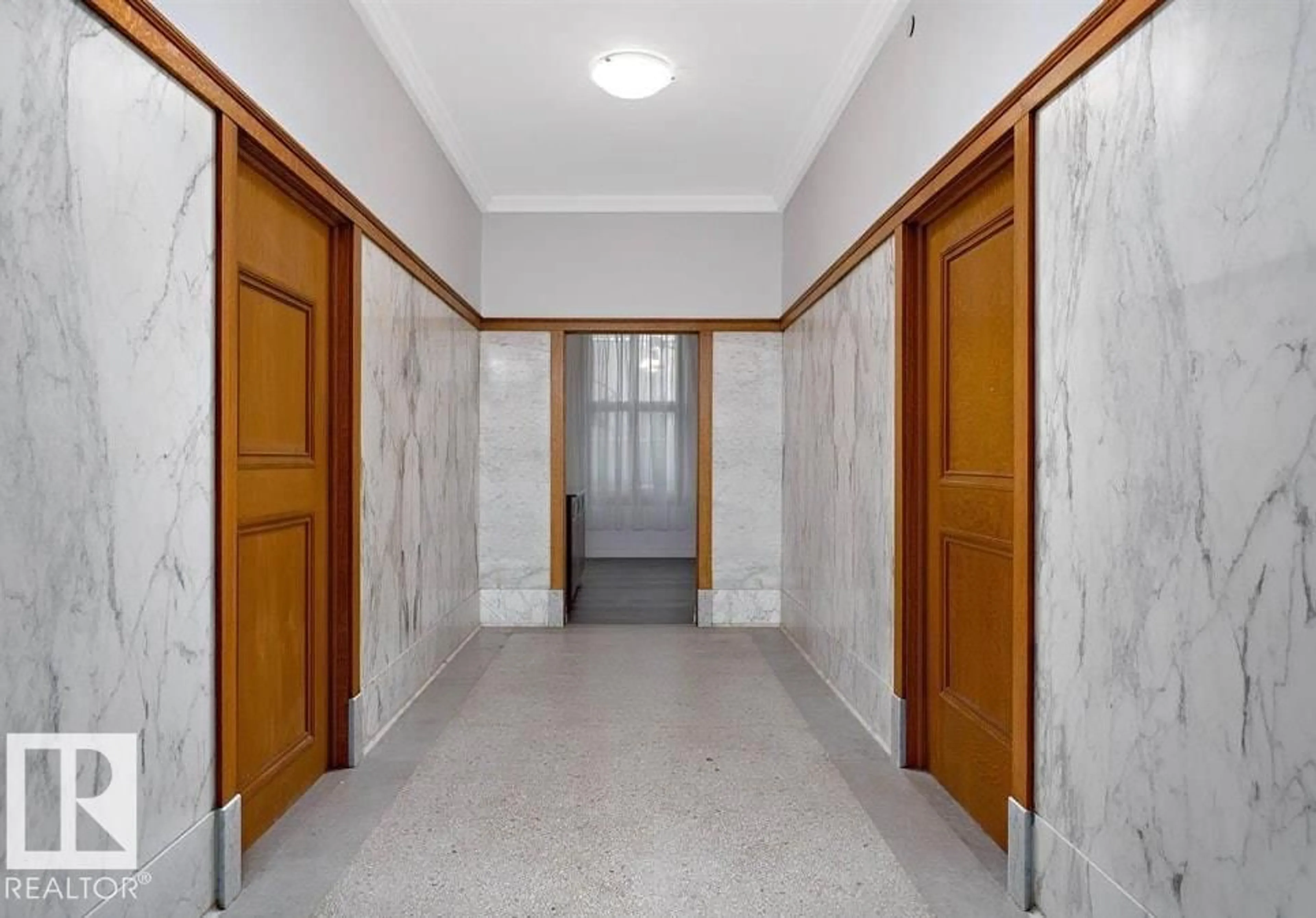 Indoor foyer for 210 - 10134 100 ST, Edmonton Alberta T5J0N8
