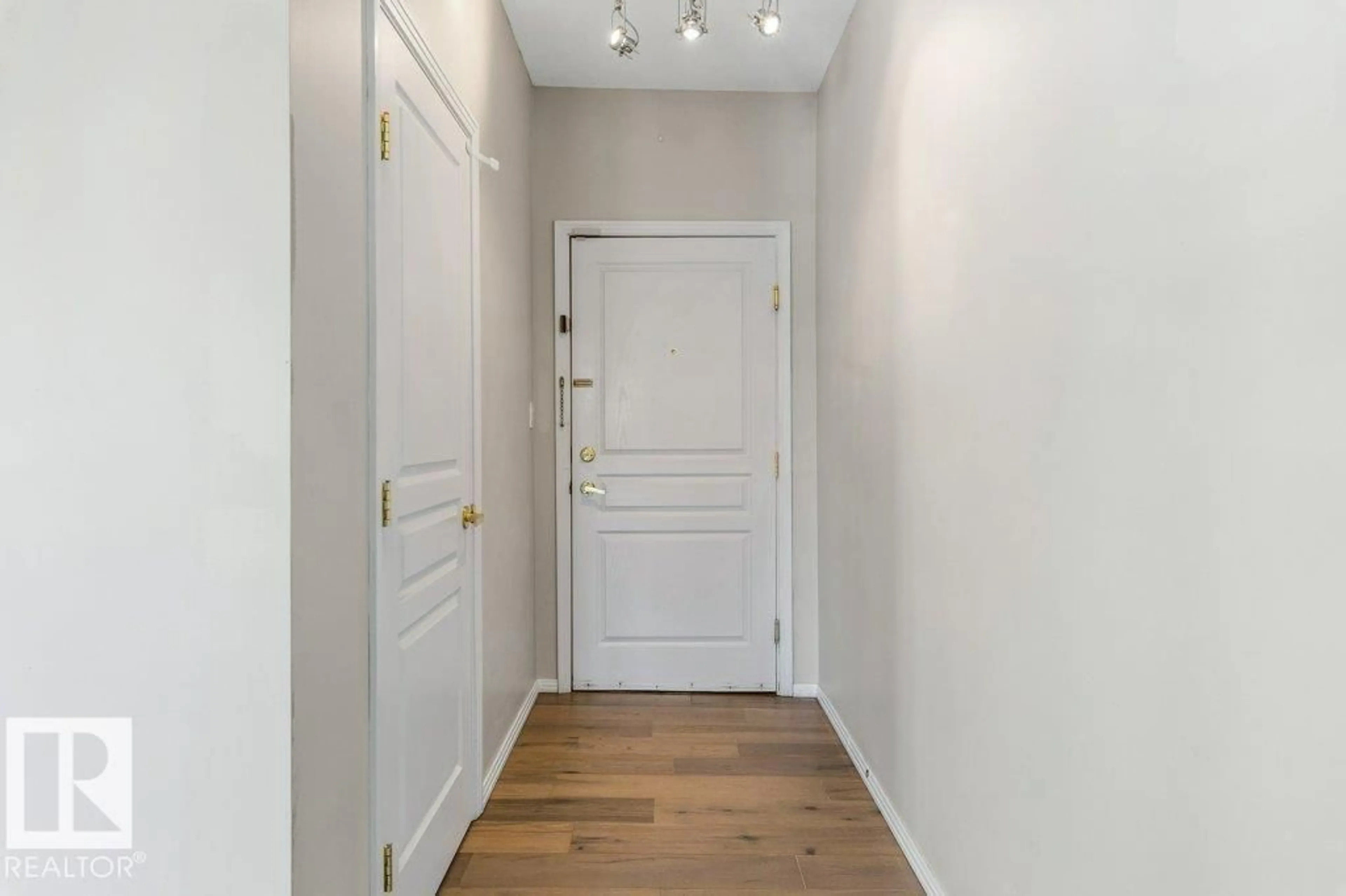 Indoor entryway for 202 - 10033 110 ST NW, Edmonton Alberta T5K1J5