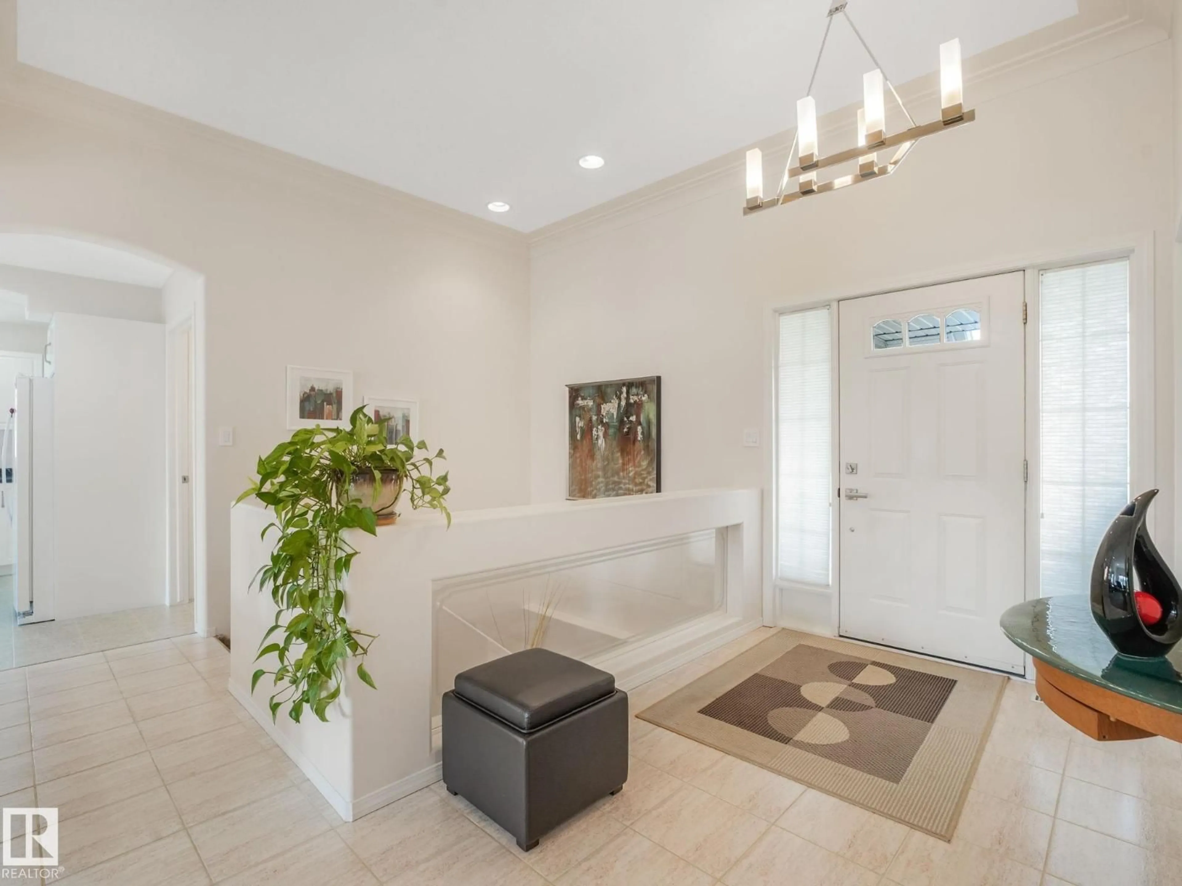 Indoor entryway for 11919 28 AV, Edmonton Alberta T6J6C1