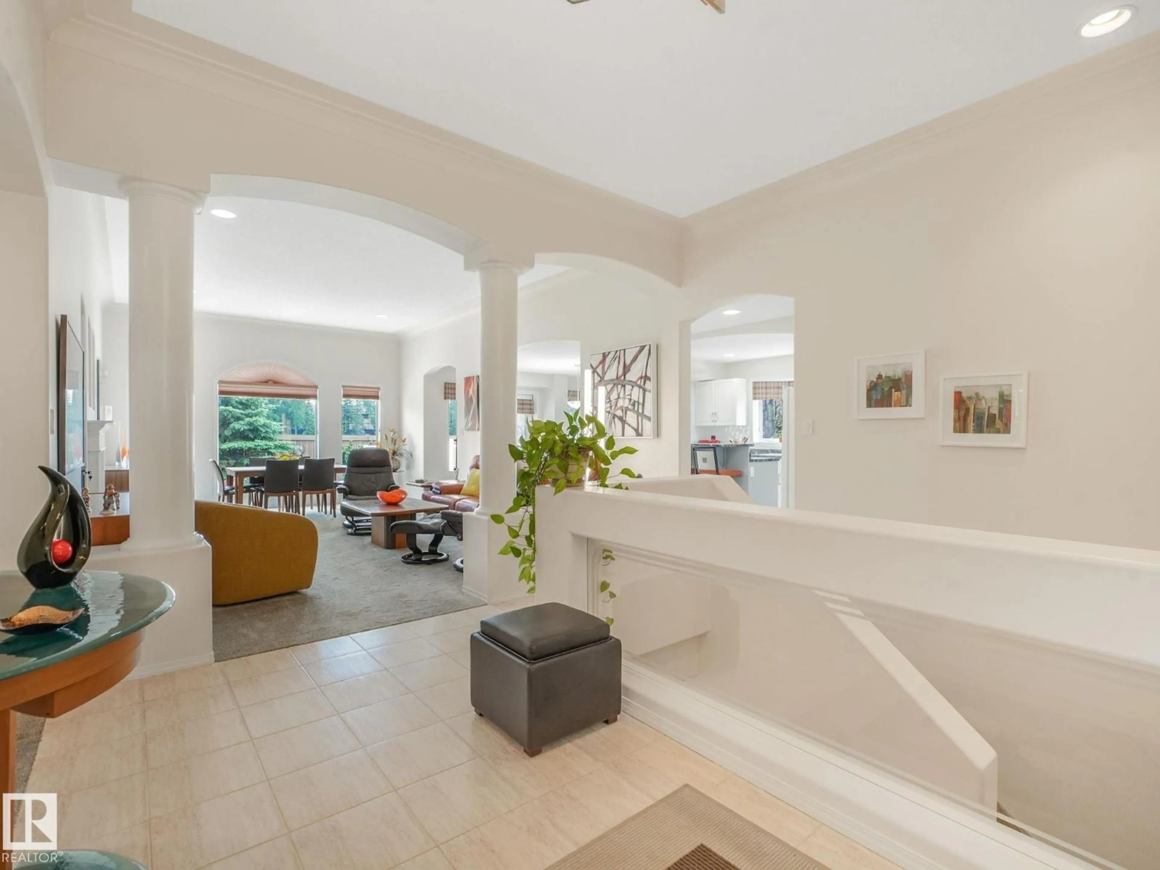 Indoor foyer for 11919 28 AV, Edmonton Alberta T6J6C1