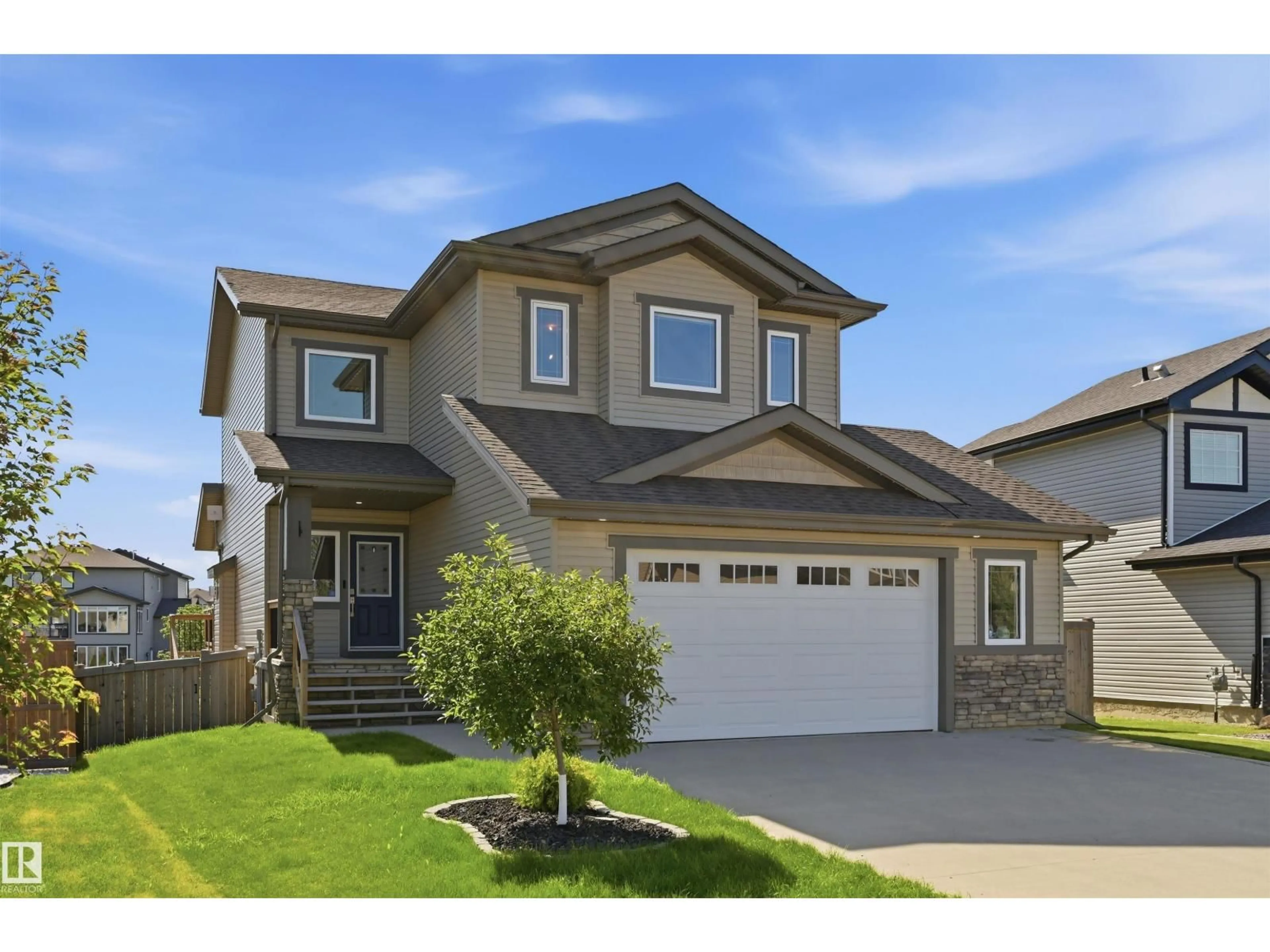 Home with vinyl exterior material, street for 9 SOUTHBRIDGE DR, Calmar Alberta T0C0V0