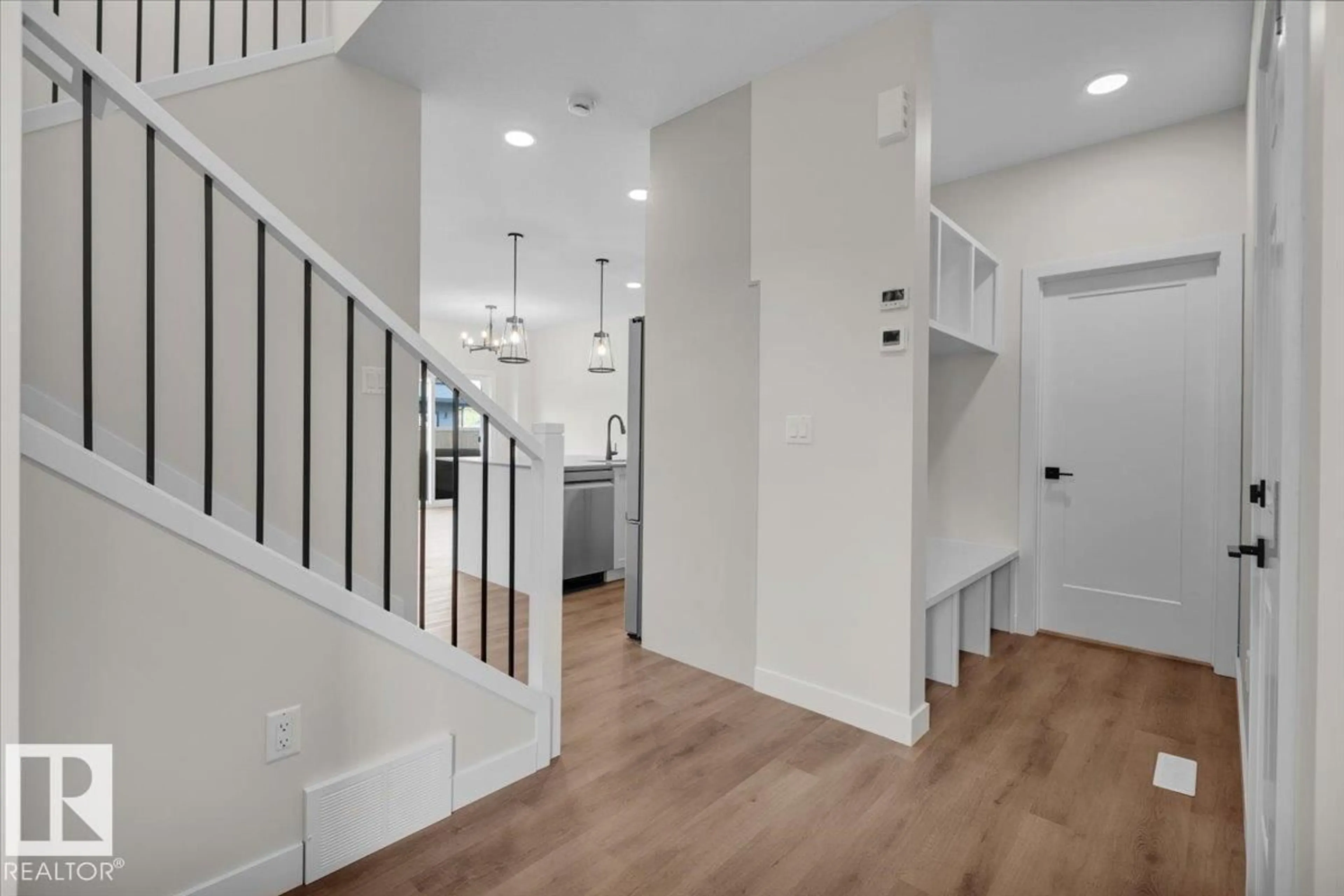 Indoor entryway for 1920 WESTERRA LN, Stony Plain Alberta T7Z0L3