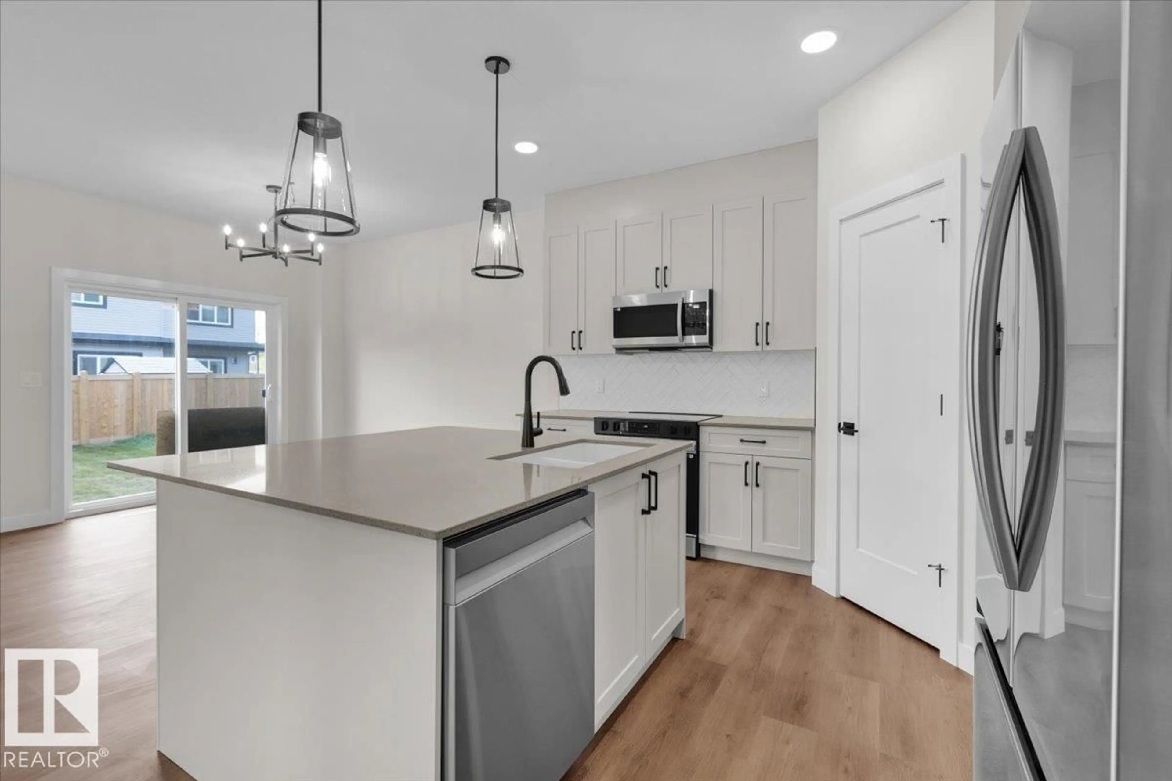 Open concept kitchen, unknown for 1920 WESTERRA LN, Stony Plain Alberta T7Z0L3