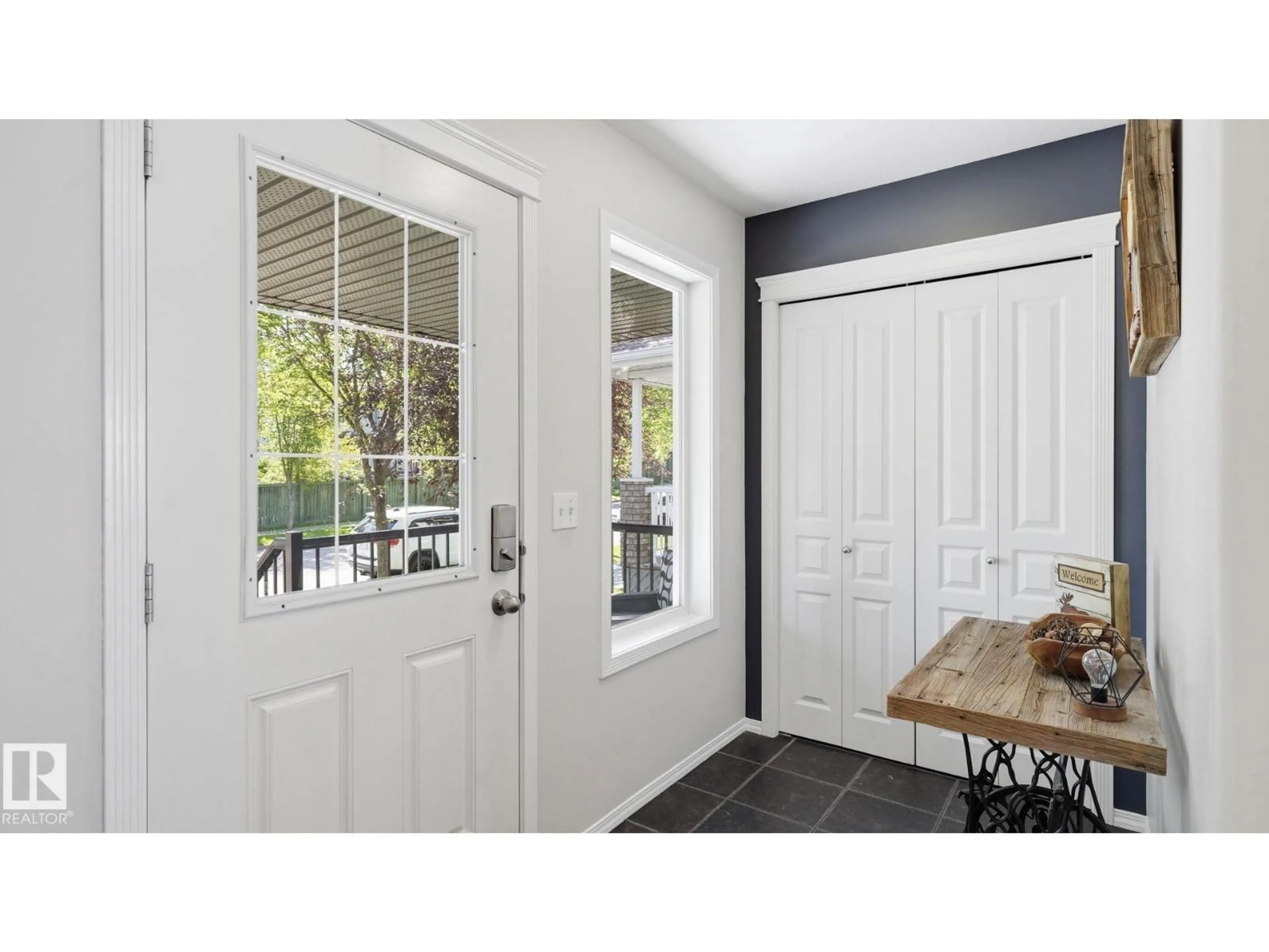 Indoor entryway for E - 61 SPRUCE VILLAGE DR, Spruce Grove Alberta T7X0H1