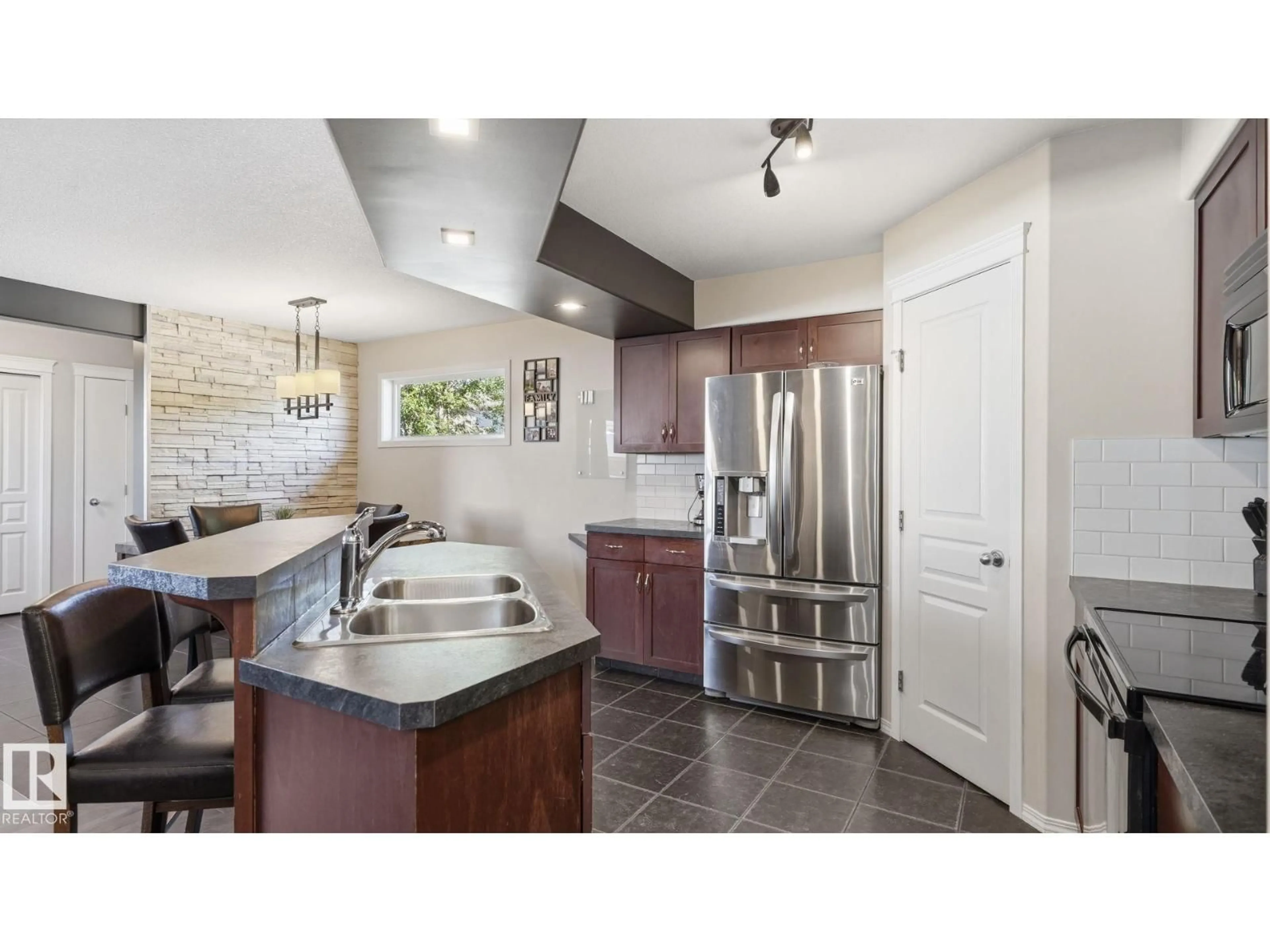 Open concept kitchen, ceramic/tile floor for E - 61 SPRUCE VILLAGE DR, Spruce Grove Alberta T7X0H1