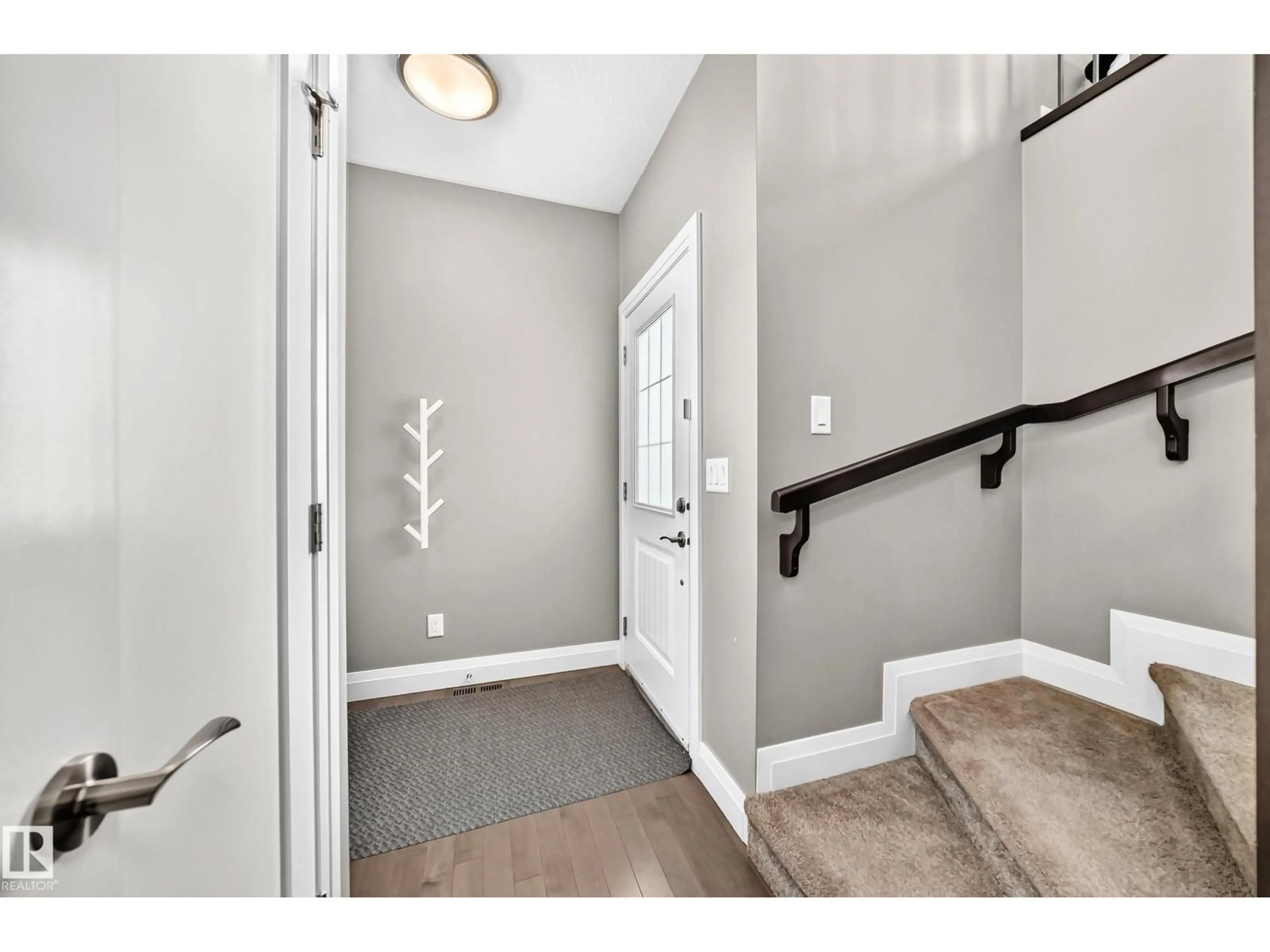 Indoor entryway for 89 SPRING GA, Spruce Grove Alberta T7X0S6