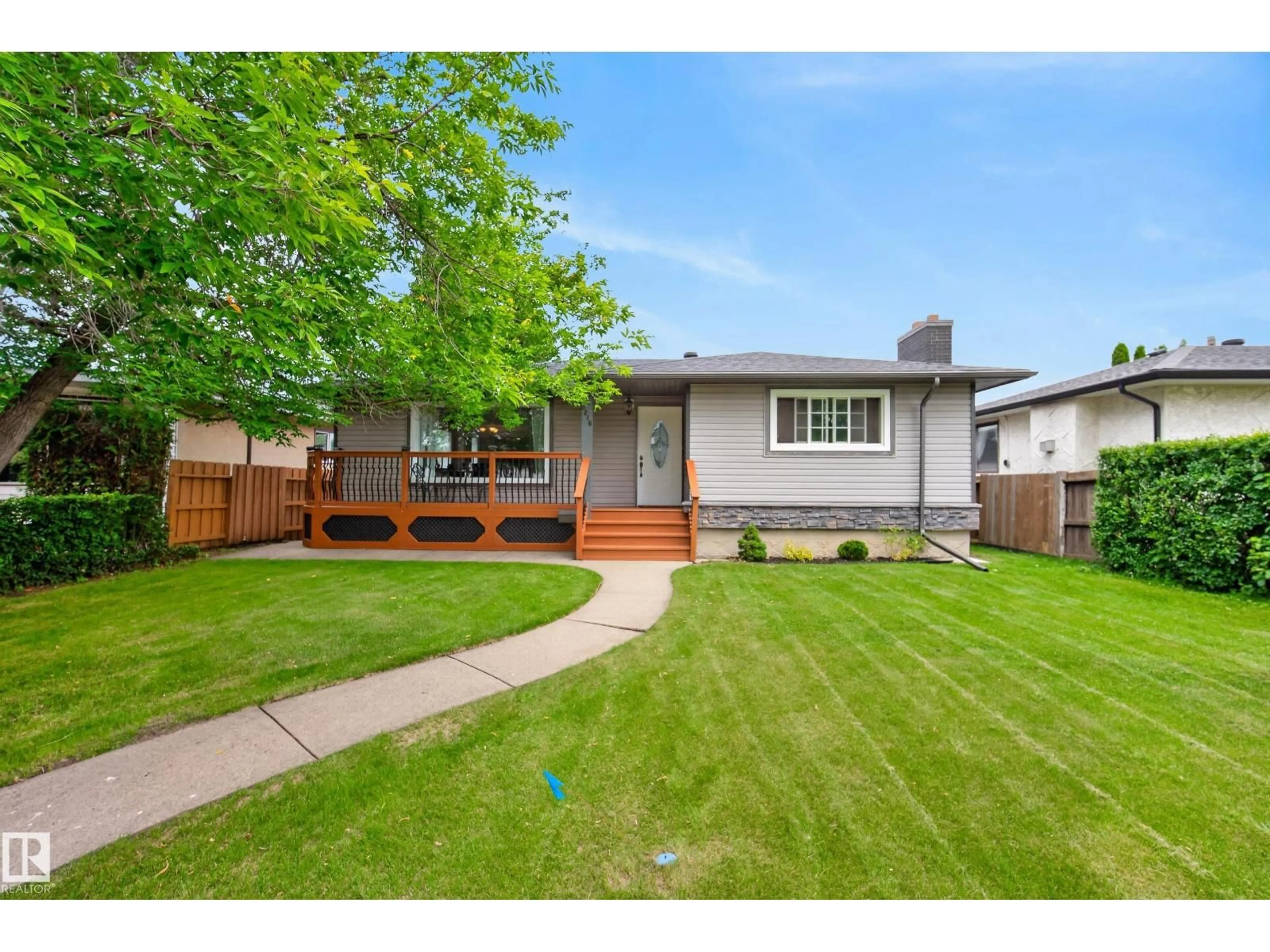 Home with vinyl exterior material, street for NW - 6216 93 AV, Edmonton Alberta T6B0W5
