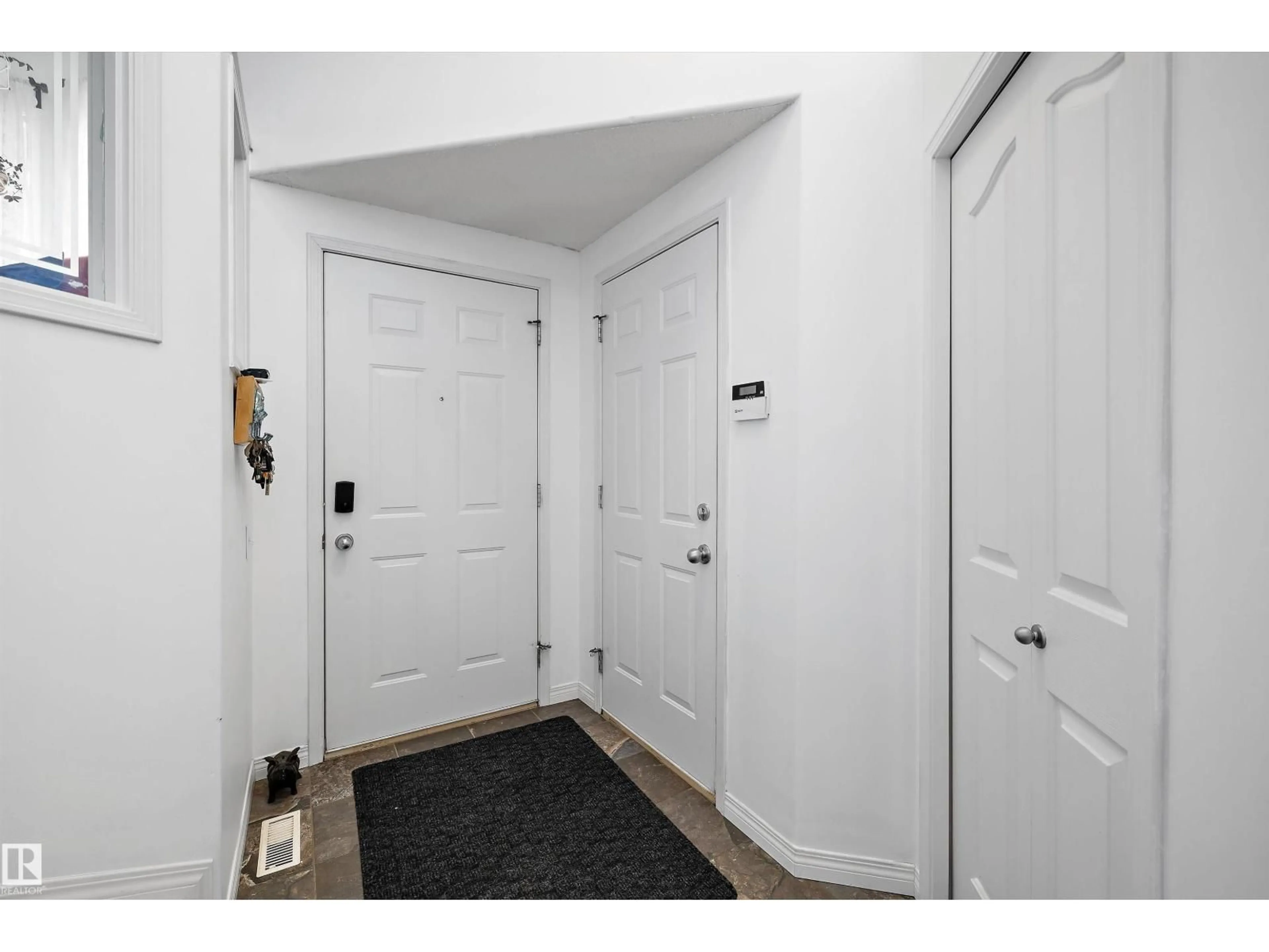 Indoor entryway for 3624 130 AV, Edmonton Alberta T5A4G1